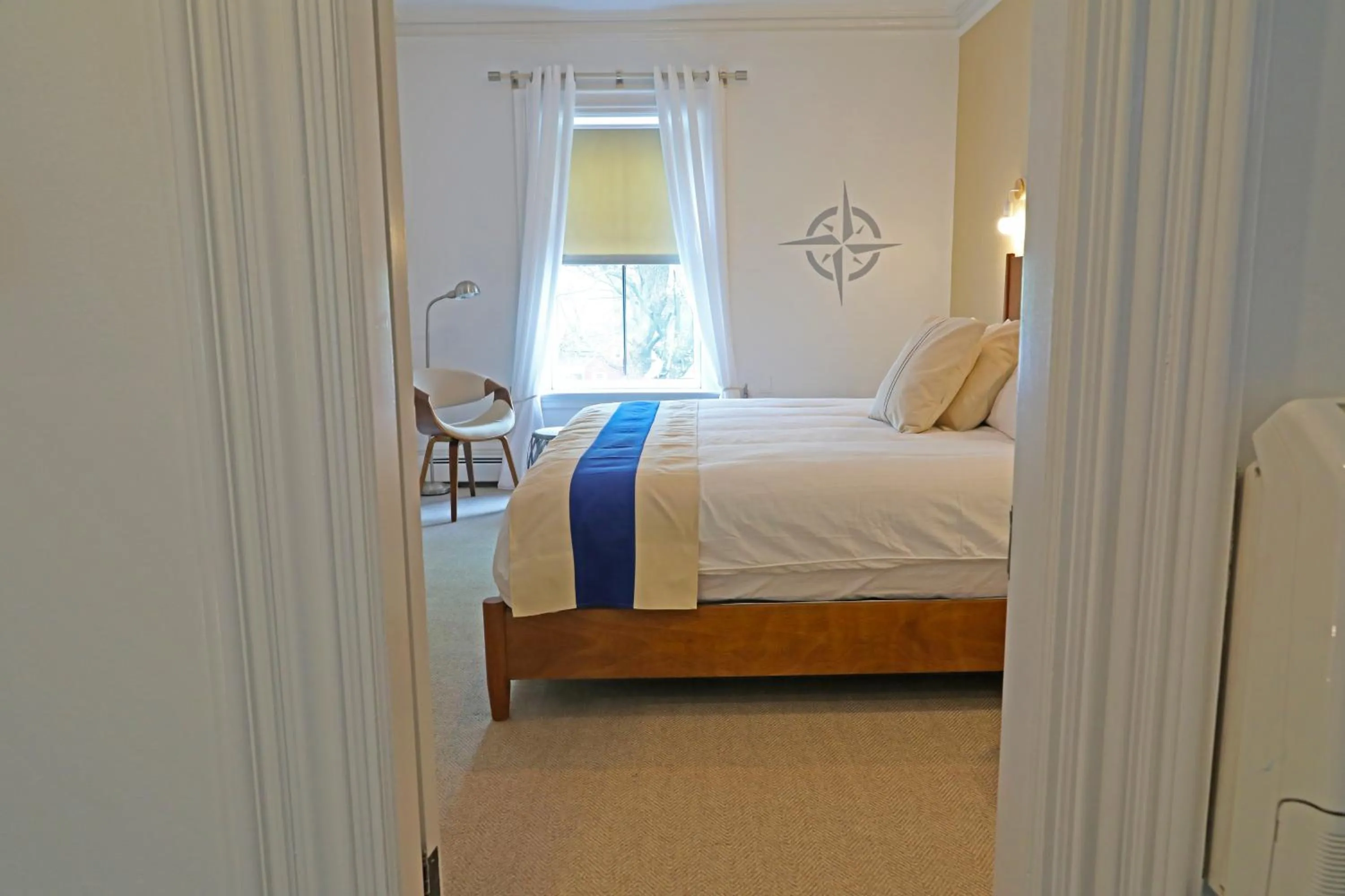 Photo of the whole room, Bed in The Hotel Marblehead