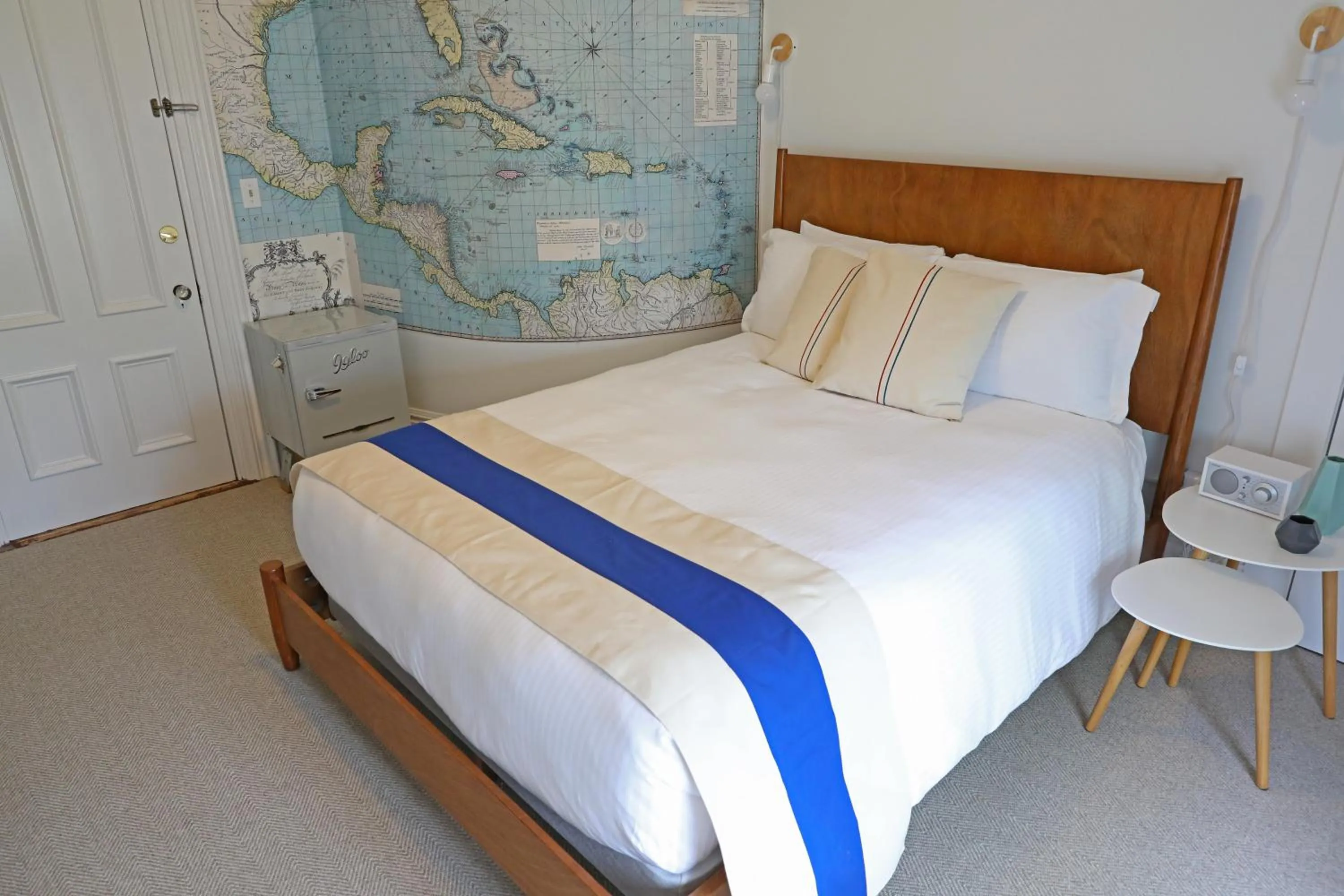 Photo of the whole room, Bed in The Hotel Marblehead