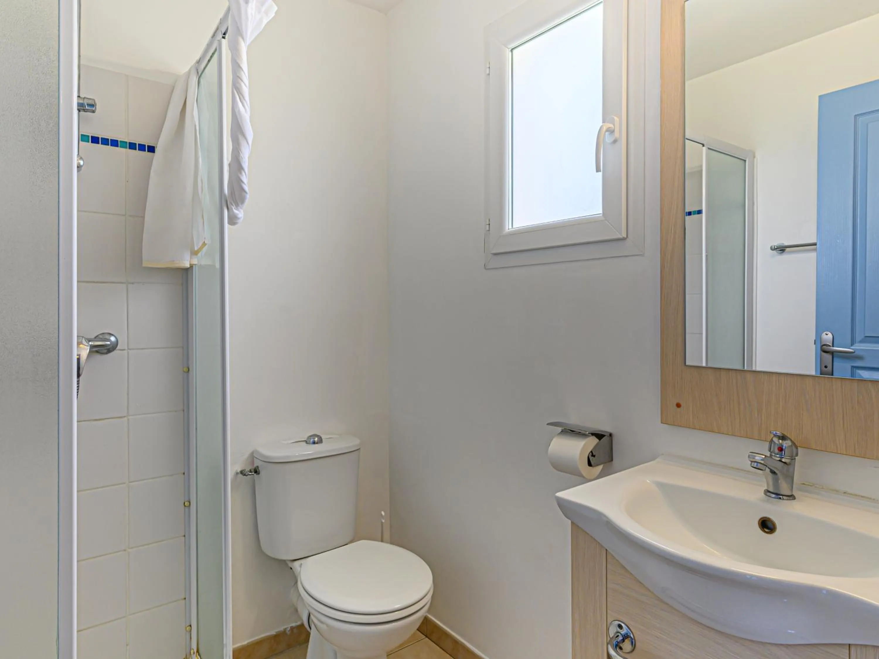 Bathroom in Vacancéole - Résidence Les Terrasses de Pentrez-Plage