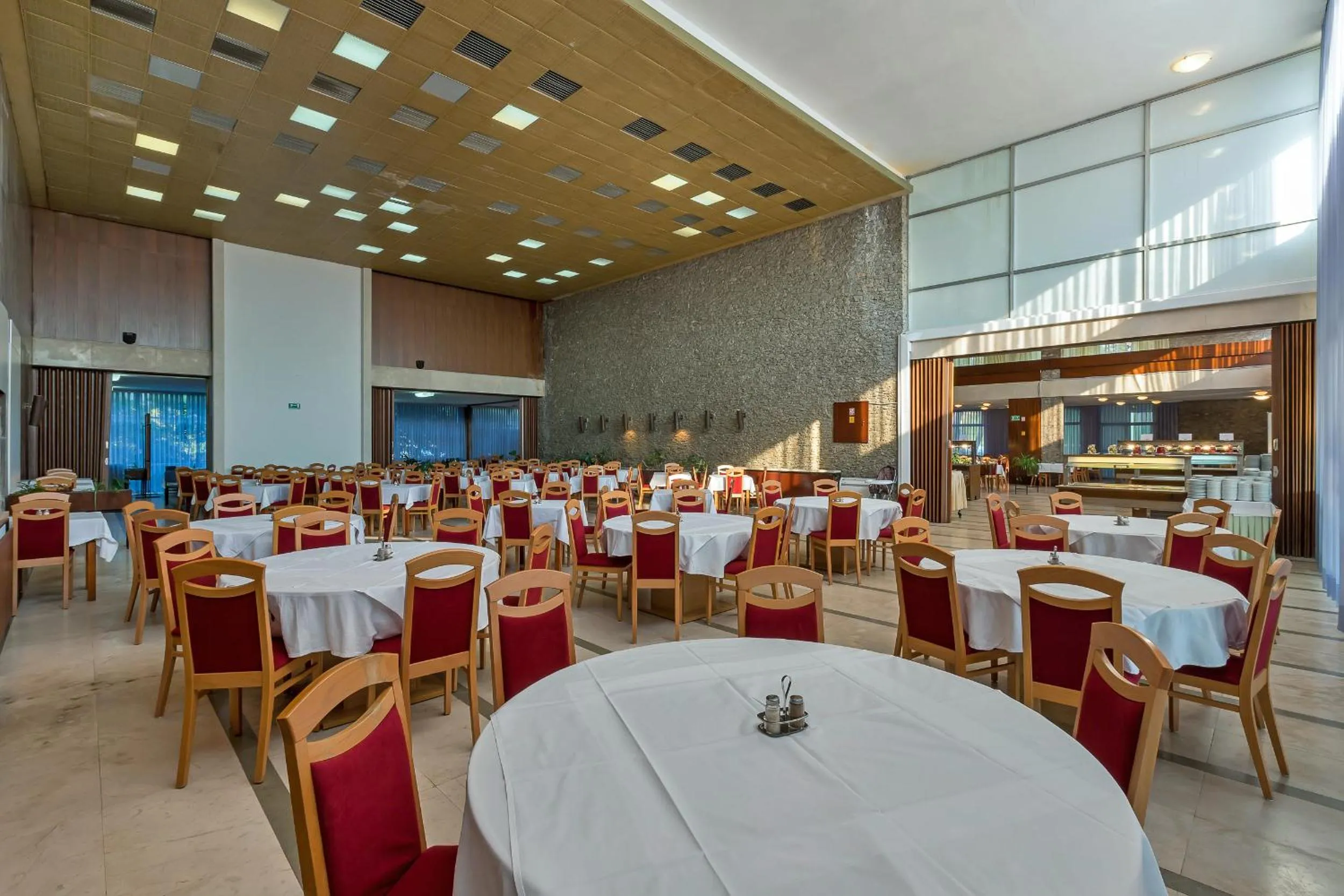 Restaurant/places to eat in Hotel Alemaris