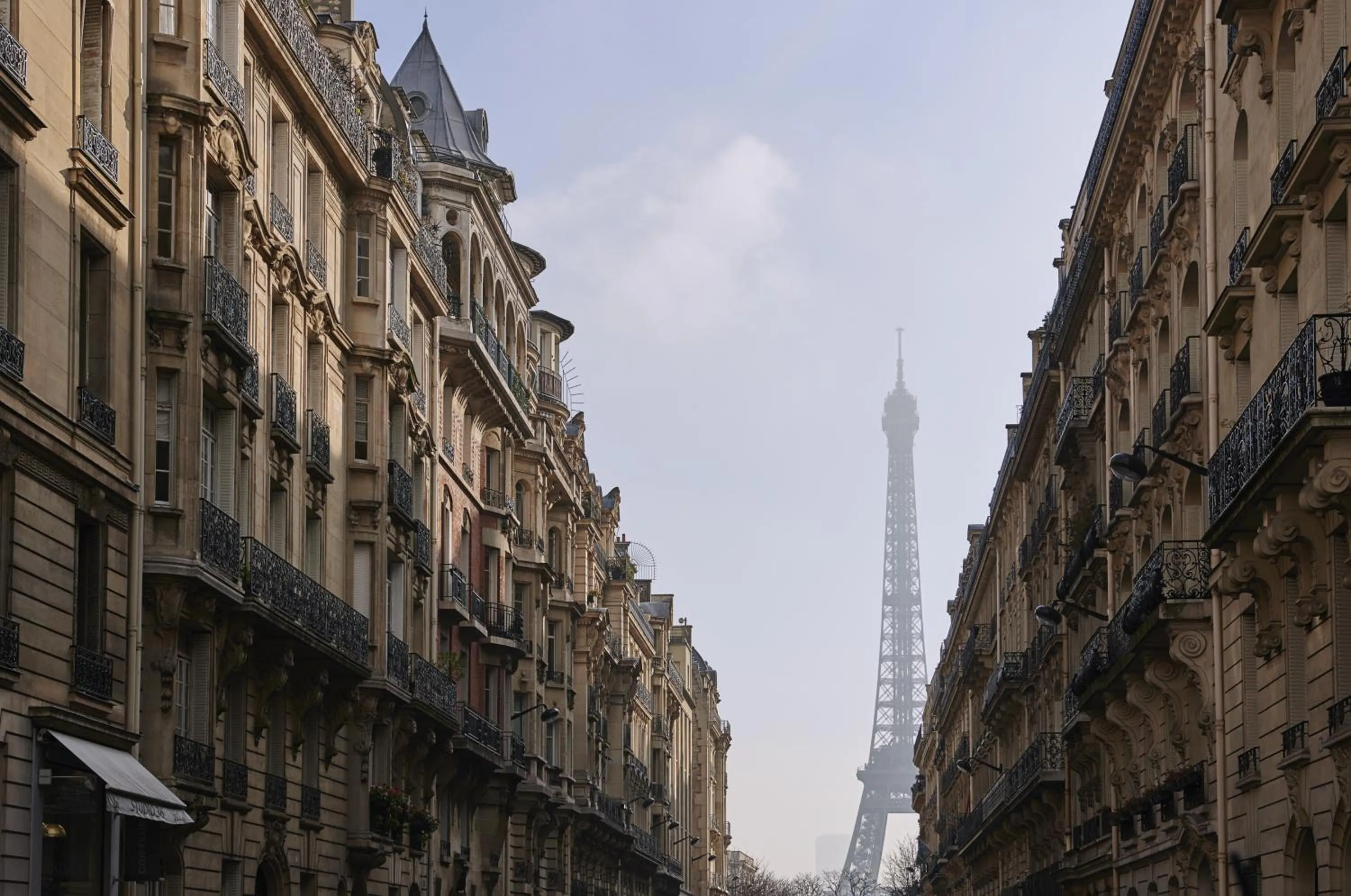 Facade/entrance in Plaza Tour Eiffel