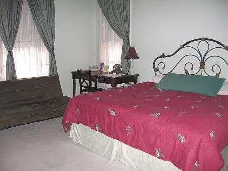 Bed in Olde Judge Mansion B&B