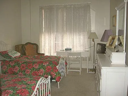 Bed in Olde Judge Mansion B&B