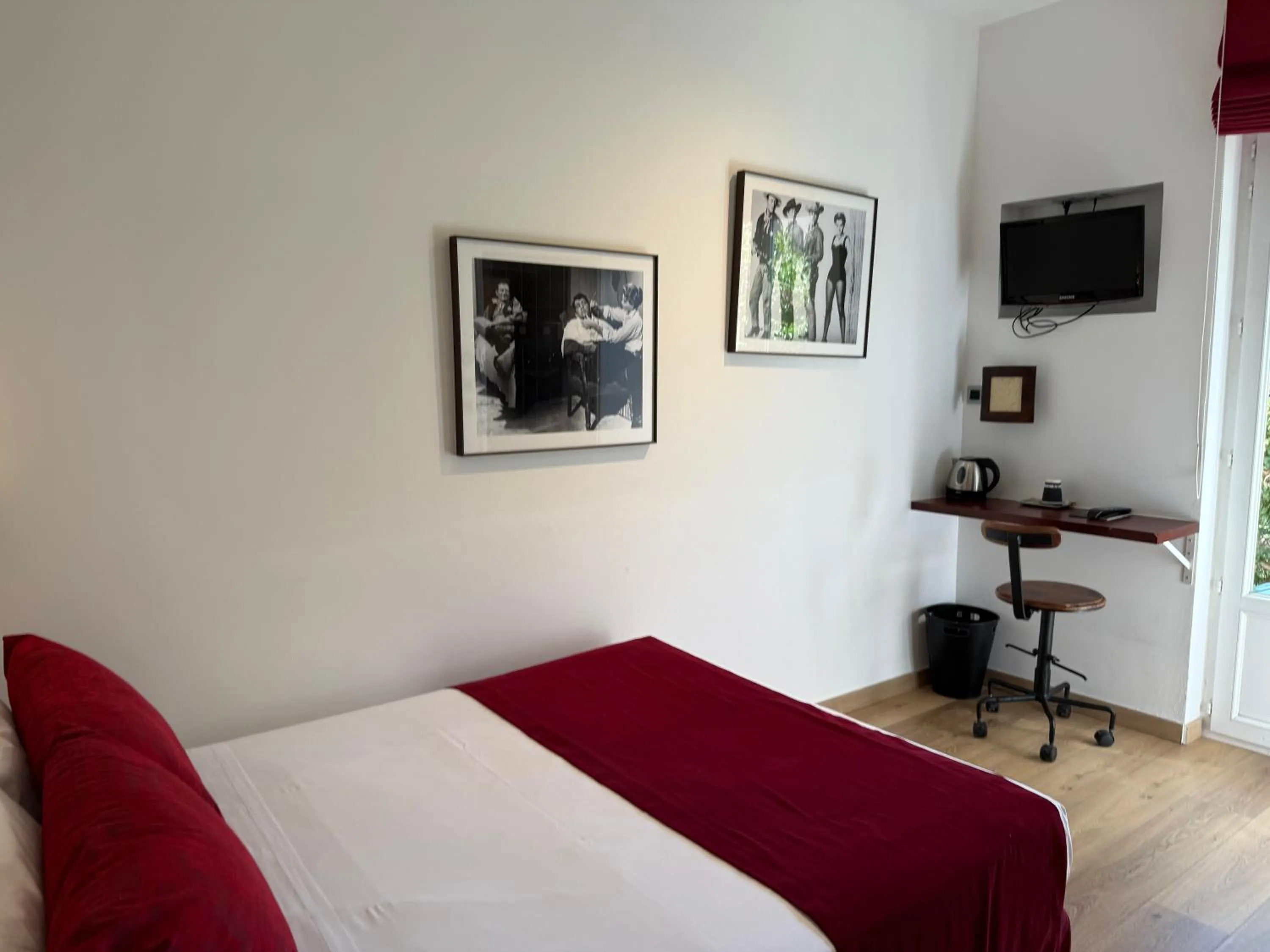 Bed in Ideal Sejour Cannes - Hôtel de Charme