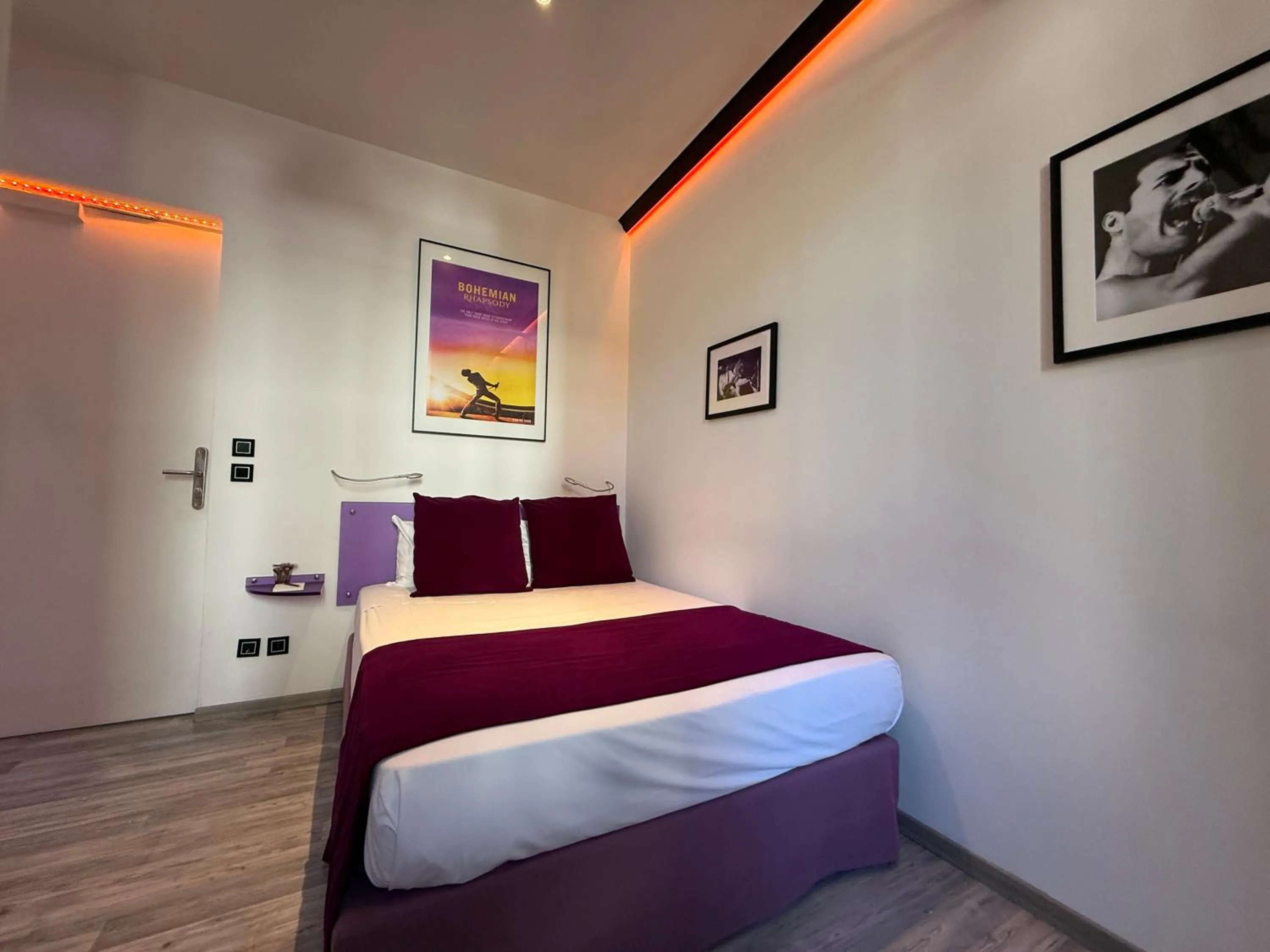 Photo of the whole room, Bed in Ideal Sejour Cannes - Hôtel de Charme