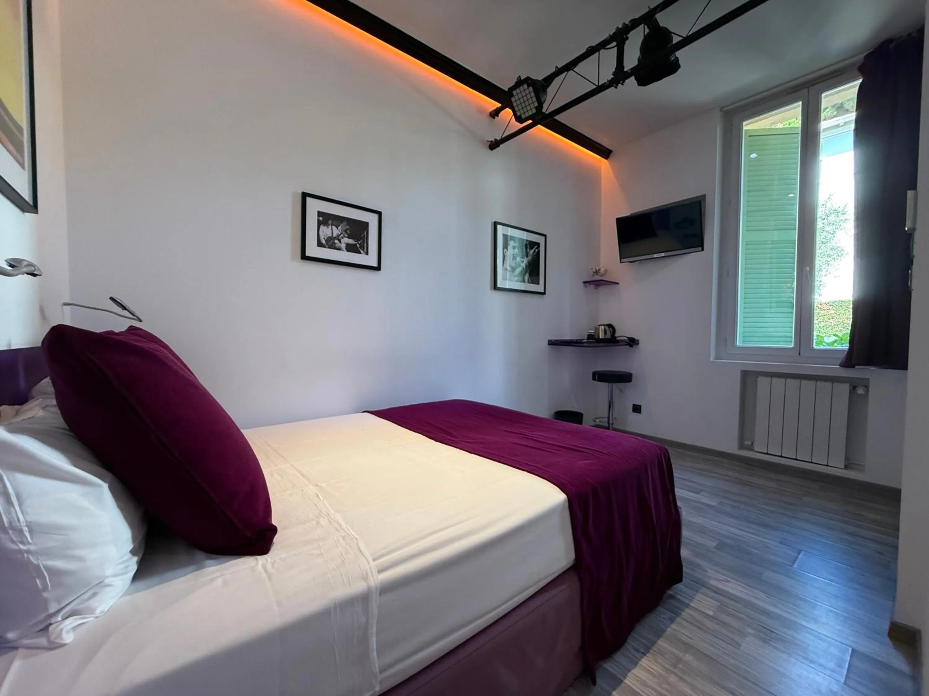 Bed in Ideal Sejour Cannes - Hôtel de Charme