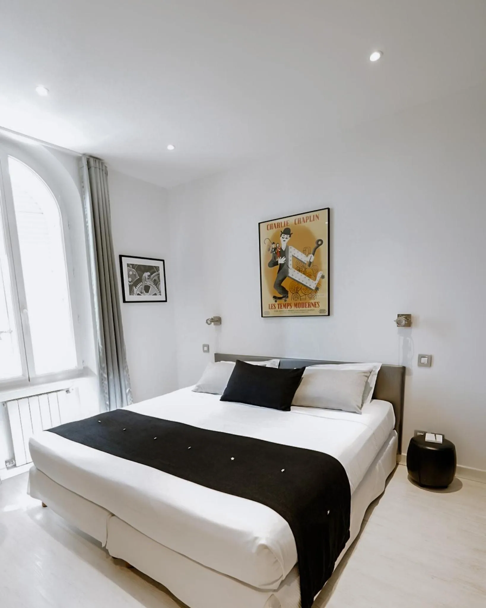 Photo of the whole room, Bed in Ideal Sejour Cannes - Hôtel de Charme
