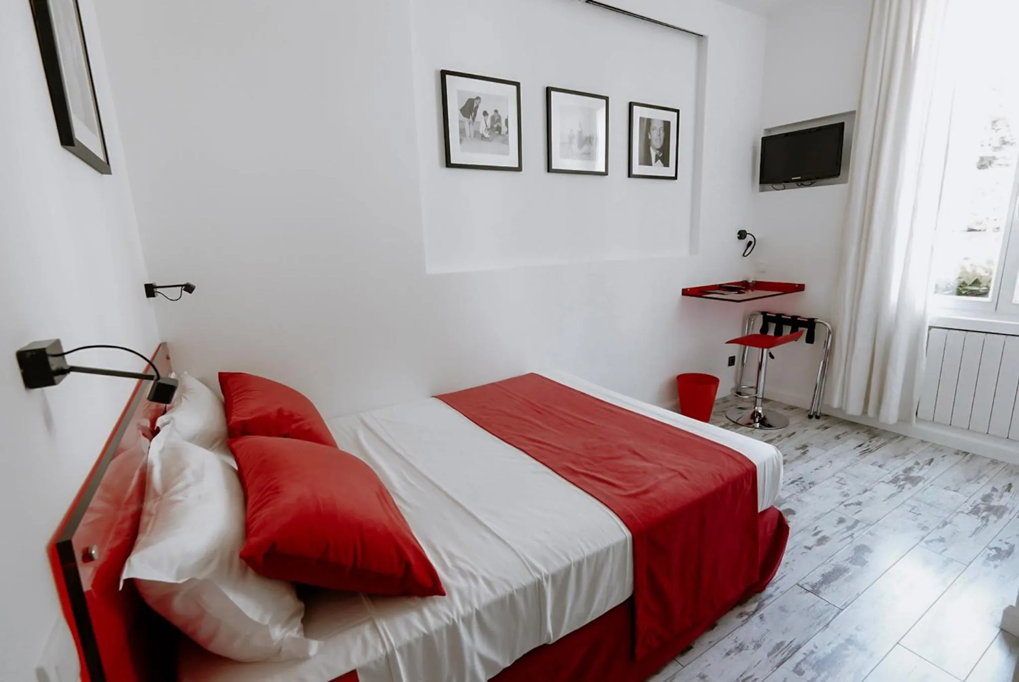 Photo of the whole room, Bed in Ideal Sejour Cannes - Hôtel de Charme