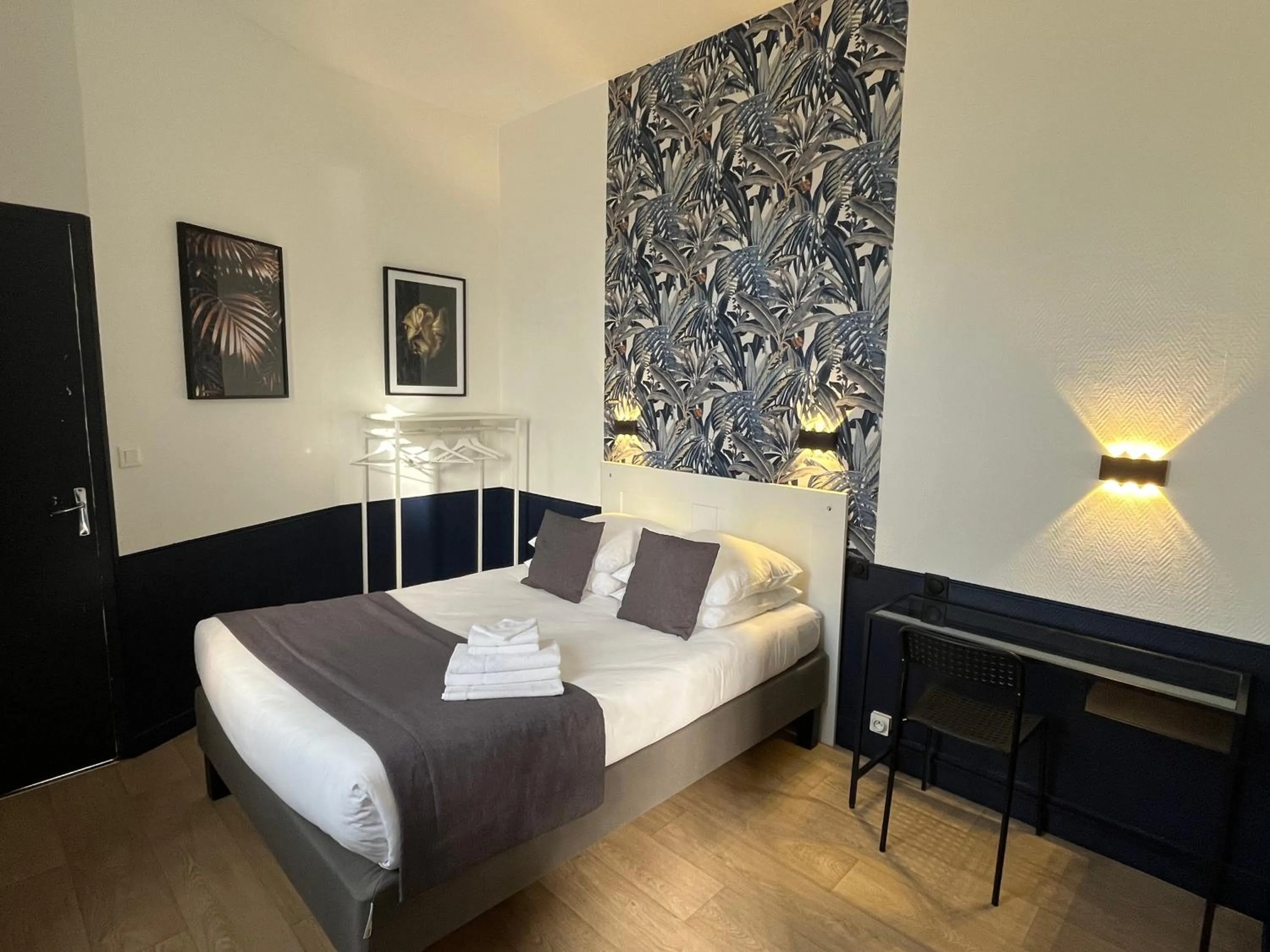 Bed in Hôtel Saint Eloi