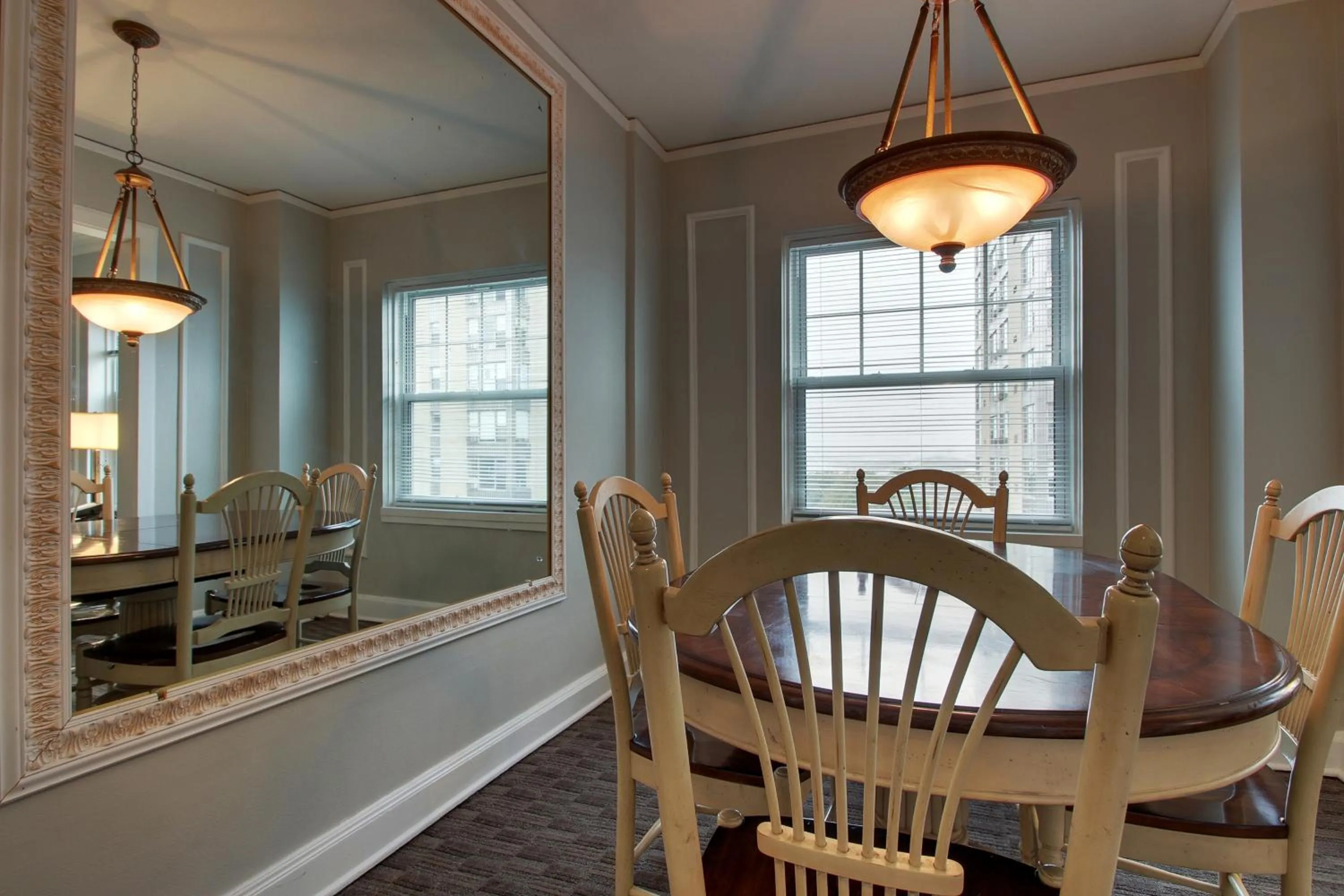 Knickerbocker on the Lake