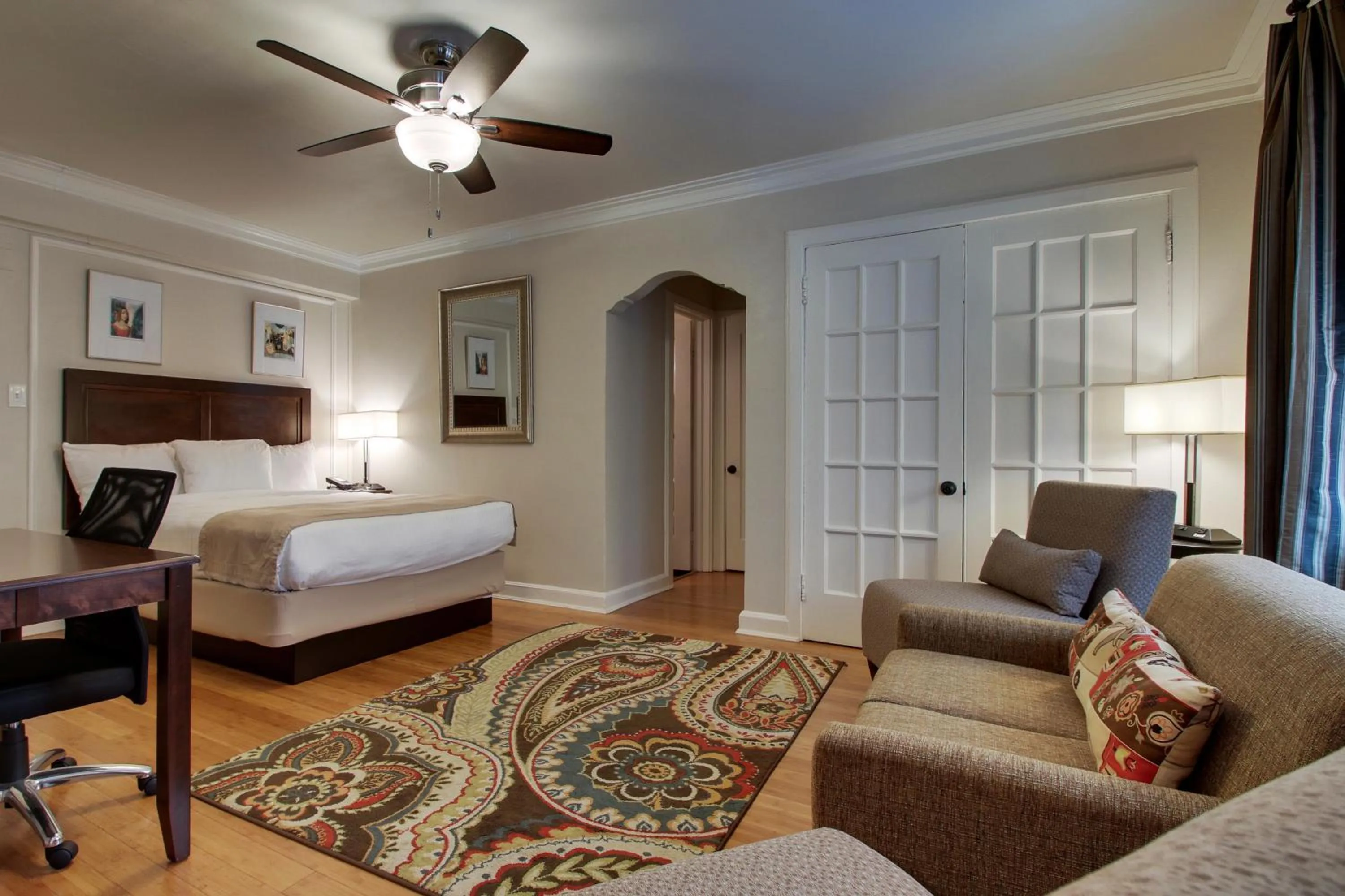 Bed in Knickerbocker on the Lake