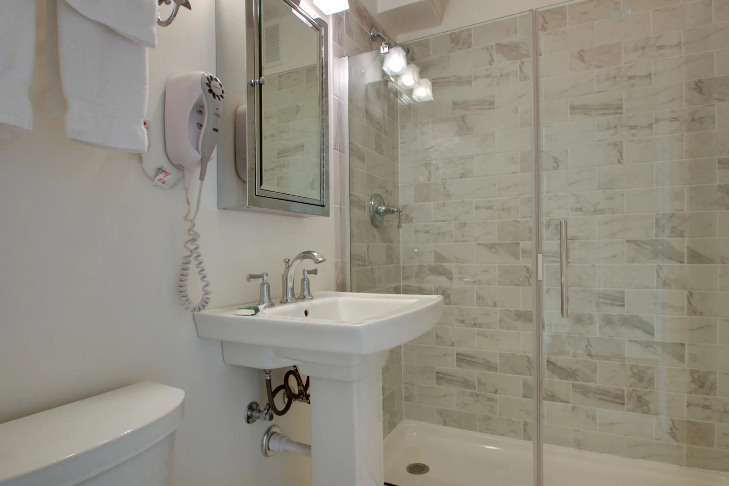 Knickerbocker on the Lake