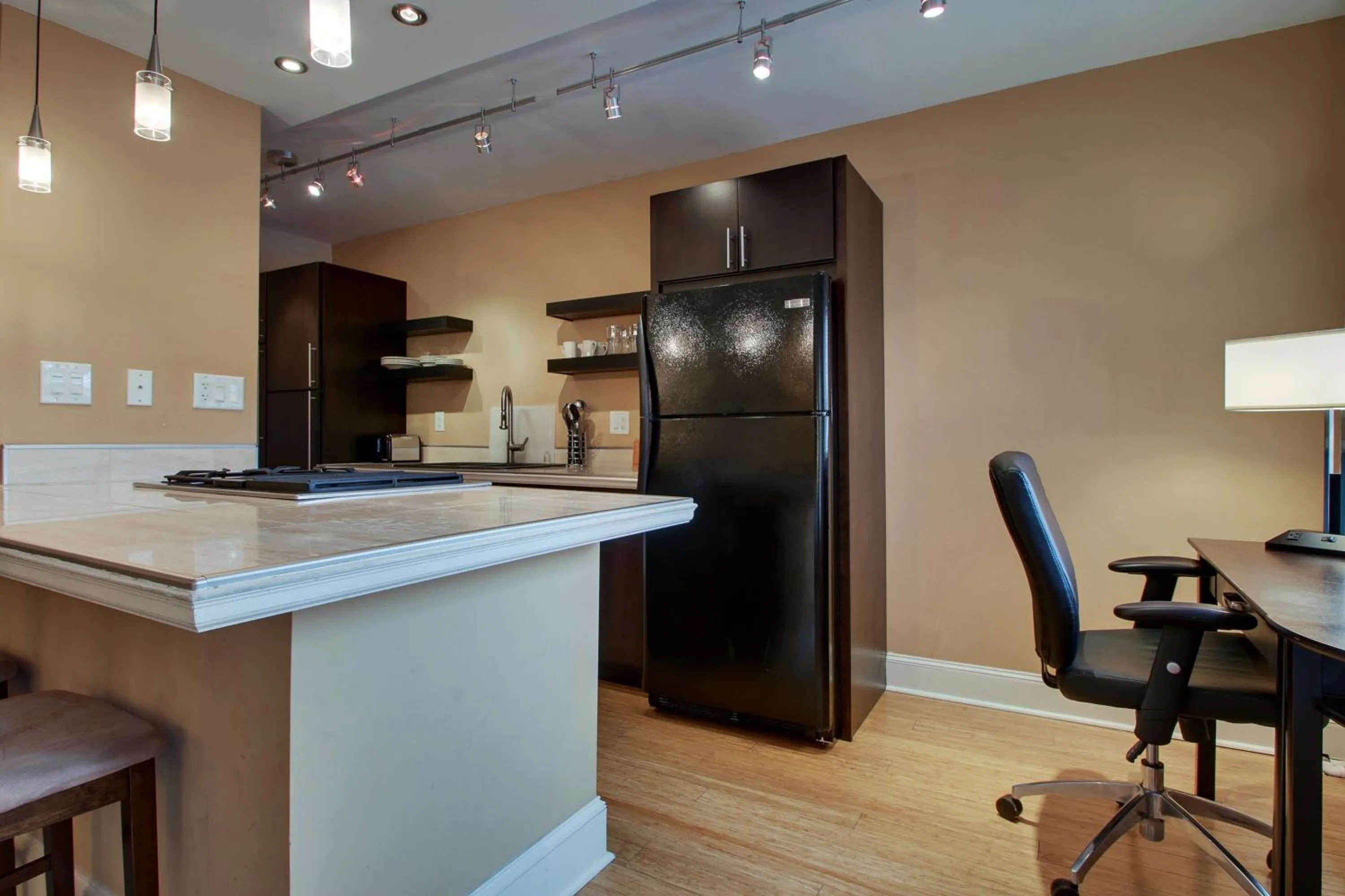 Knickerbocker on the Lake