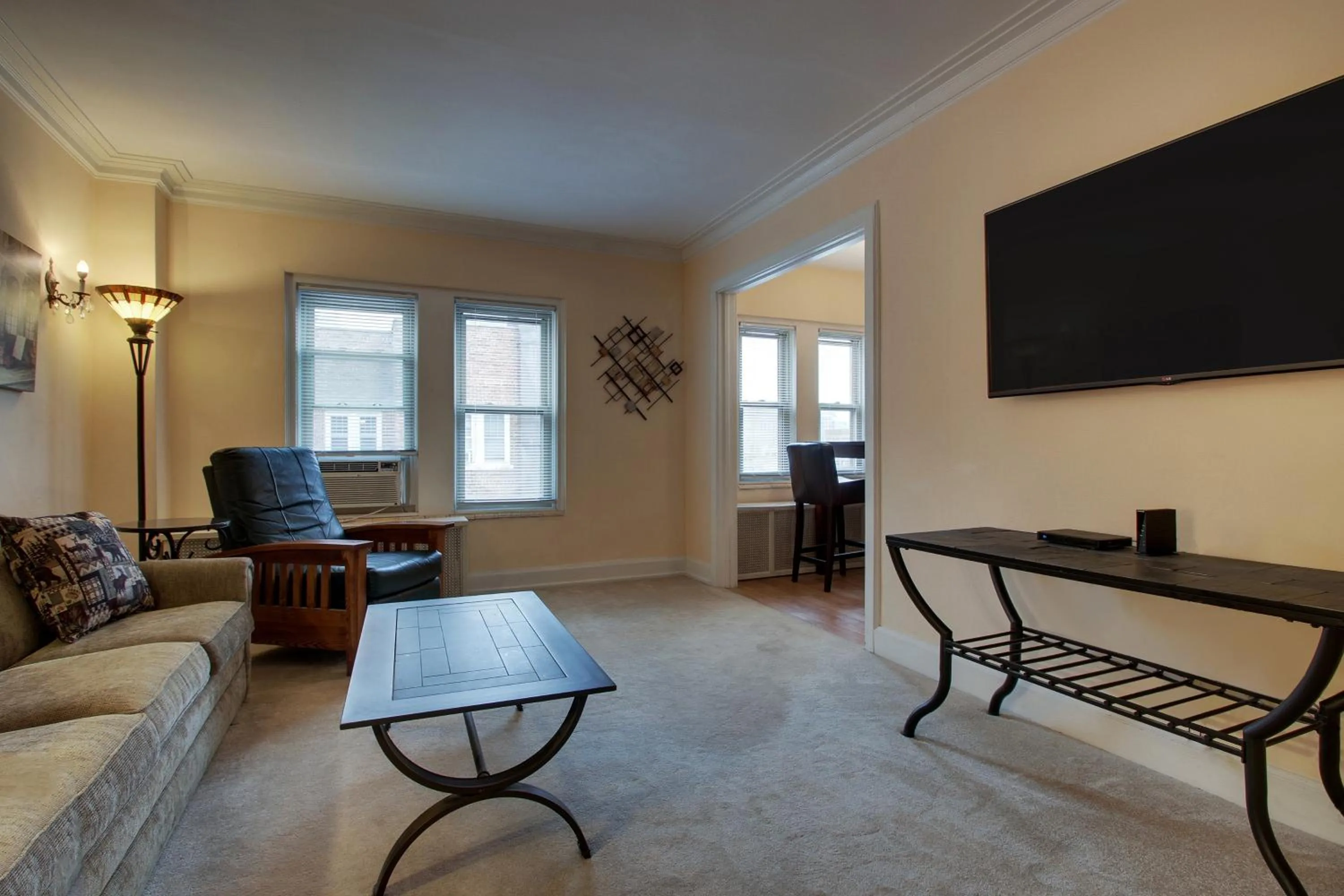 Knickerbocker on the Lake