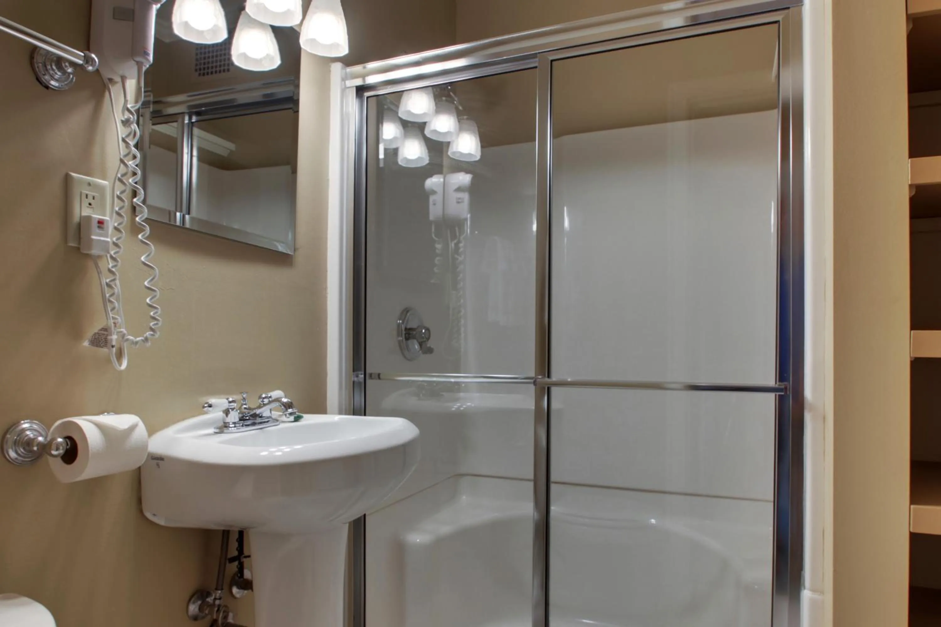 Knickerbocker on the Lake