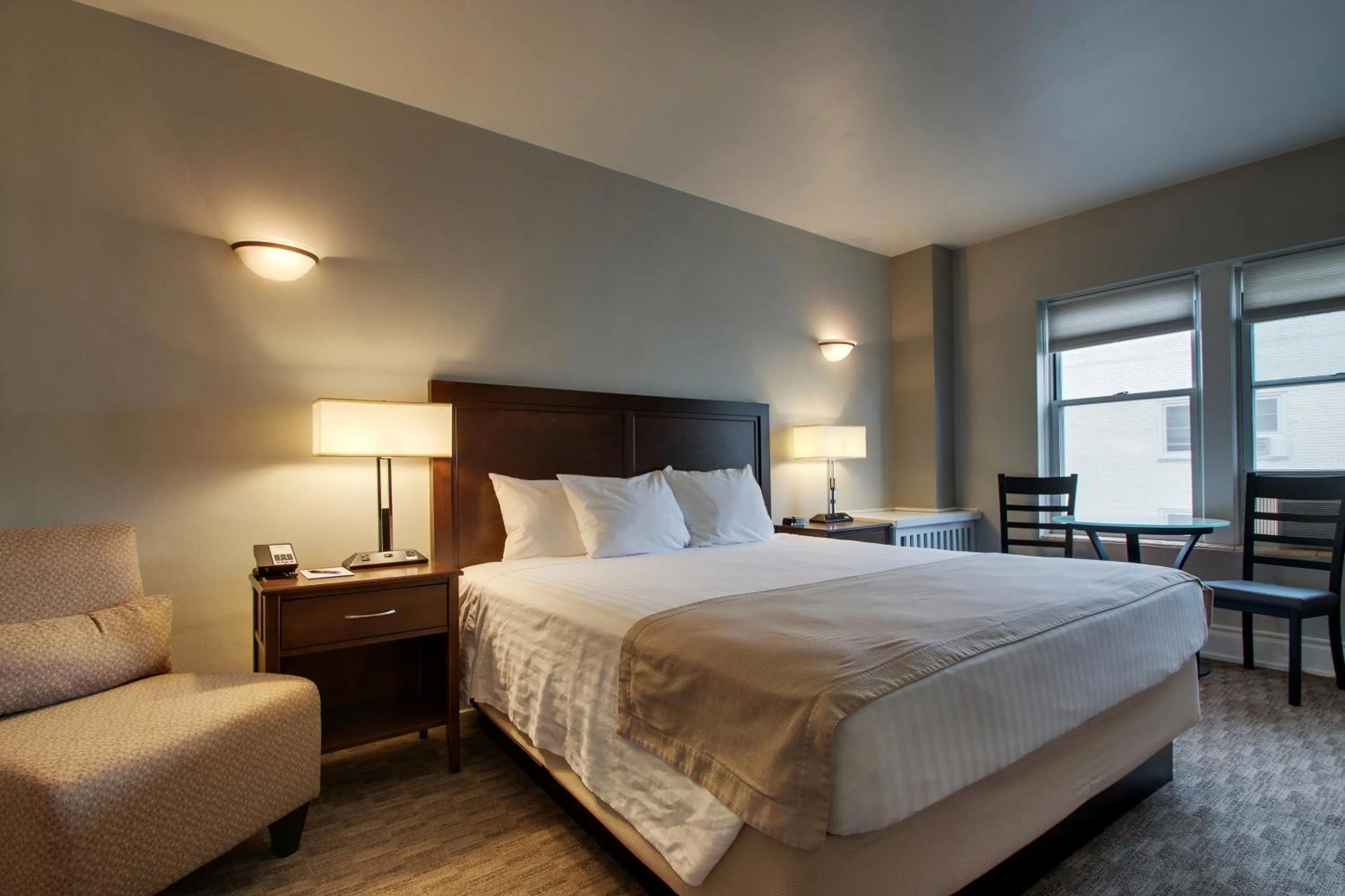 Bed in Knickerbocker on the Lake