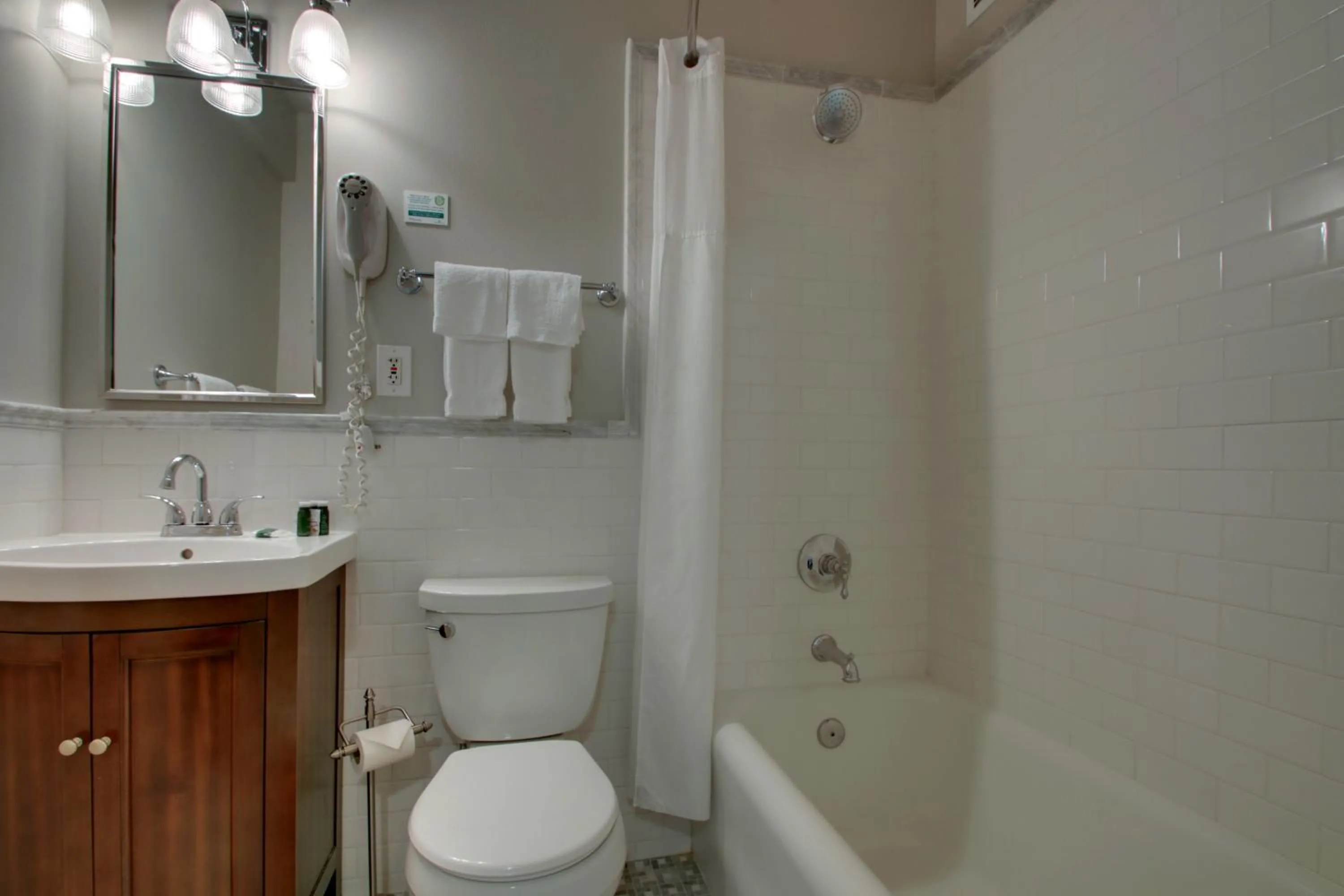 Knickerbocker on the Lake