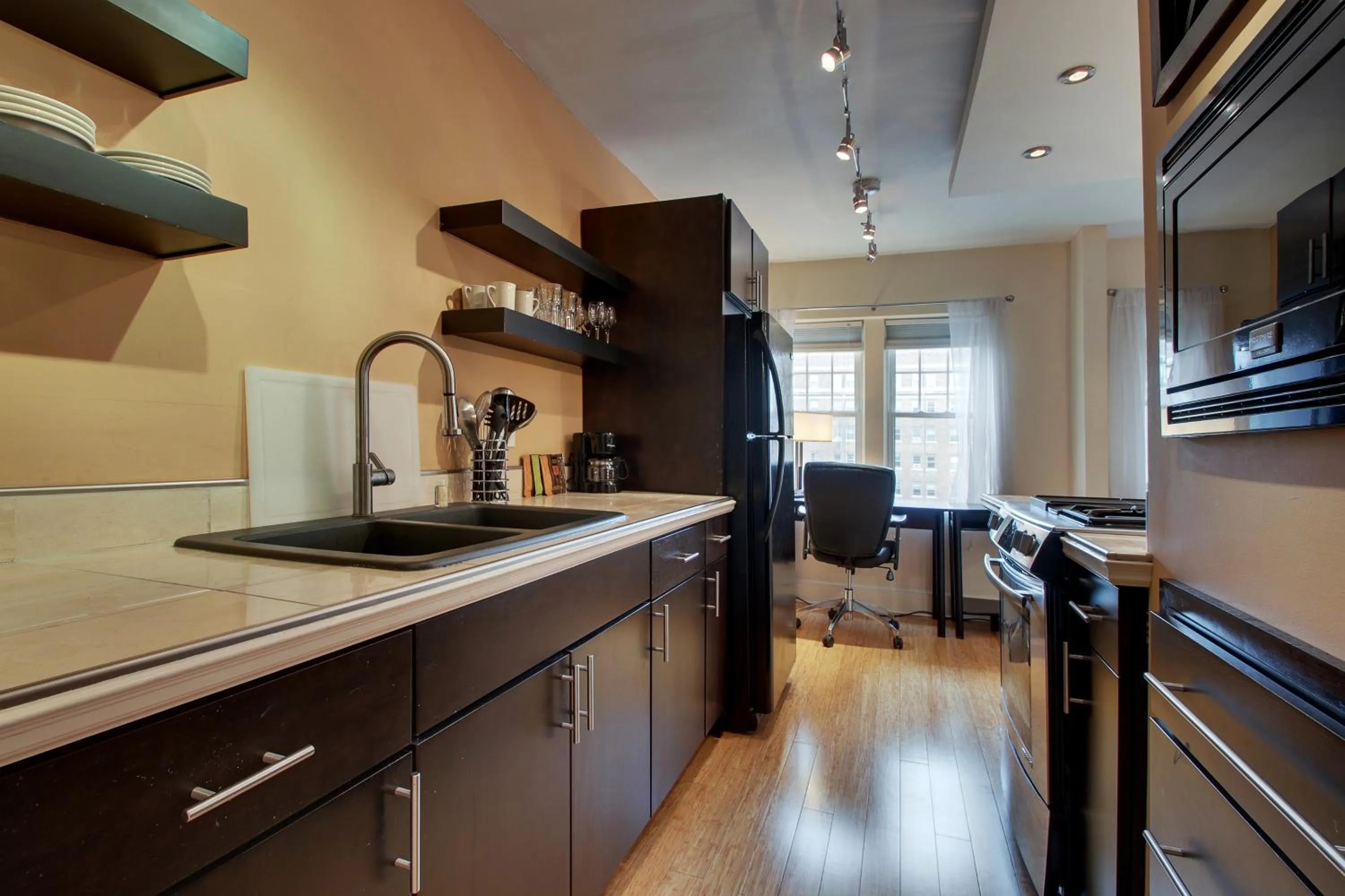 Knickerbocker on the Lake