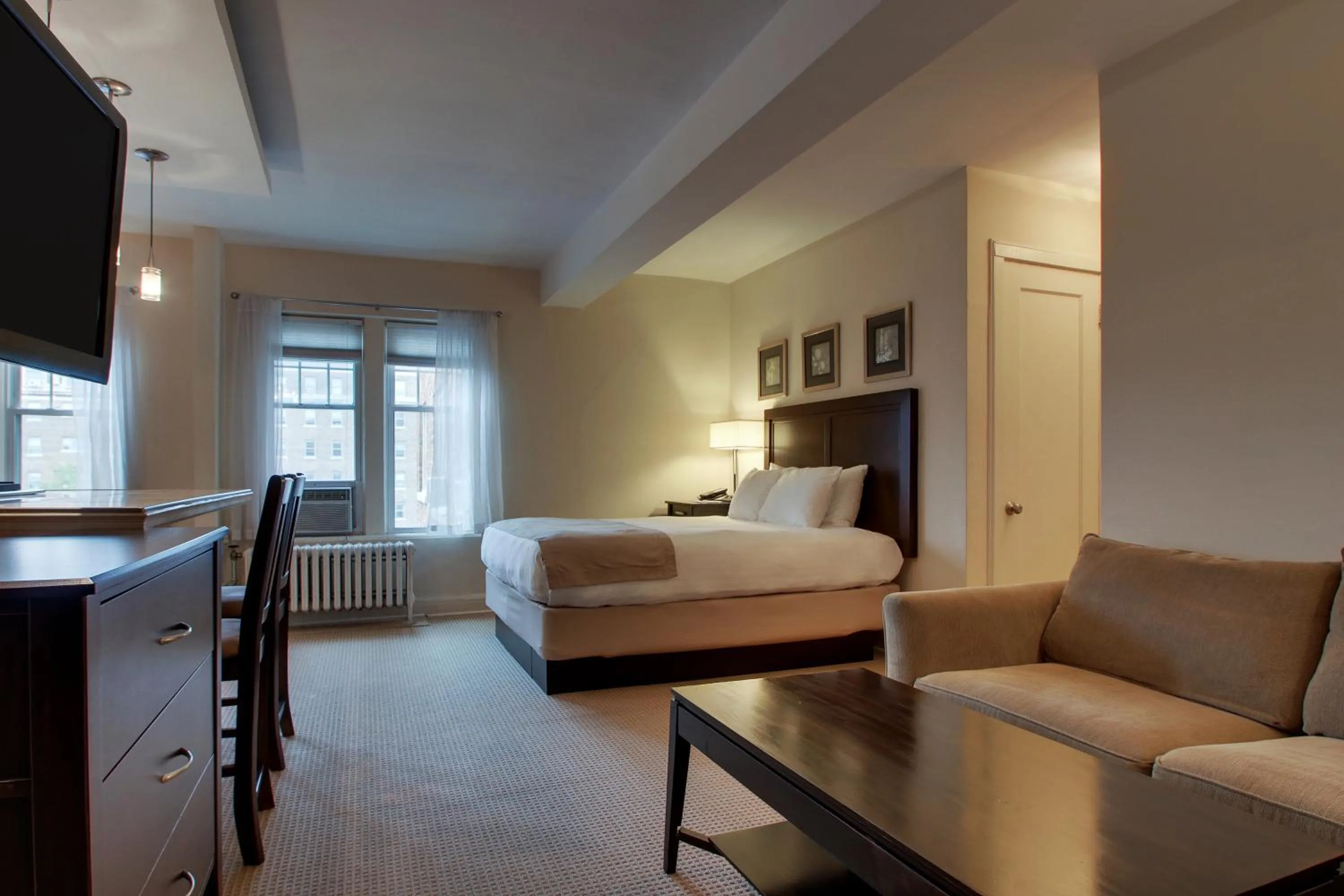 Bed in Knickerbocker on the Lake