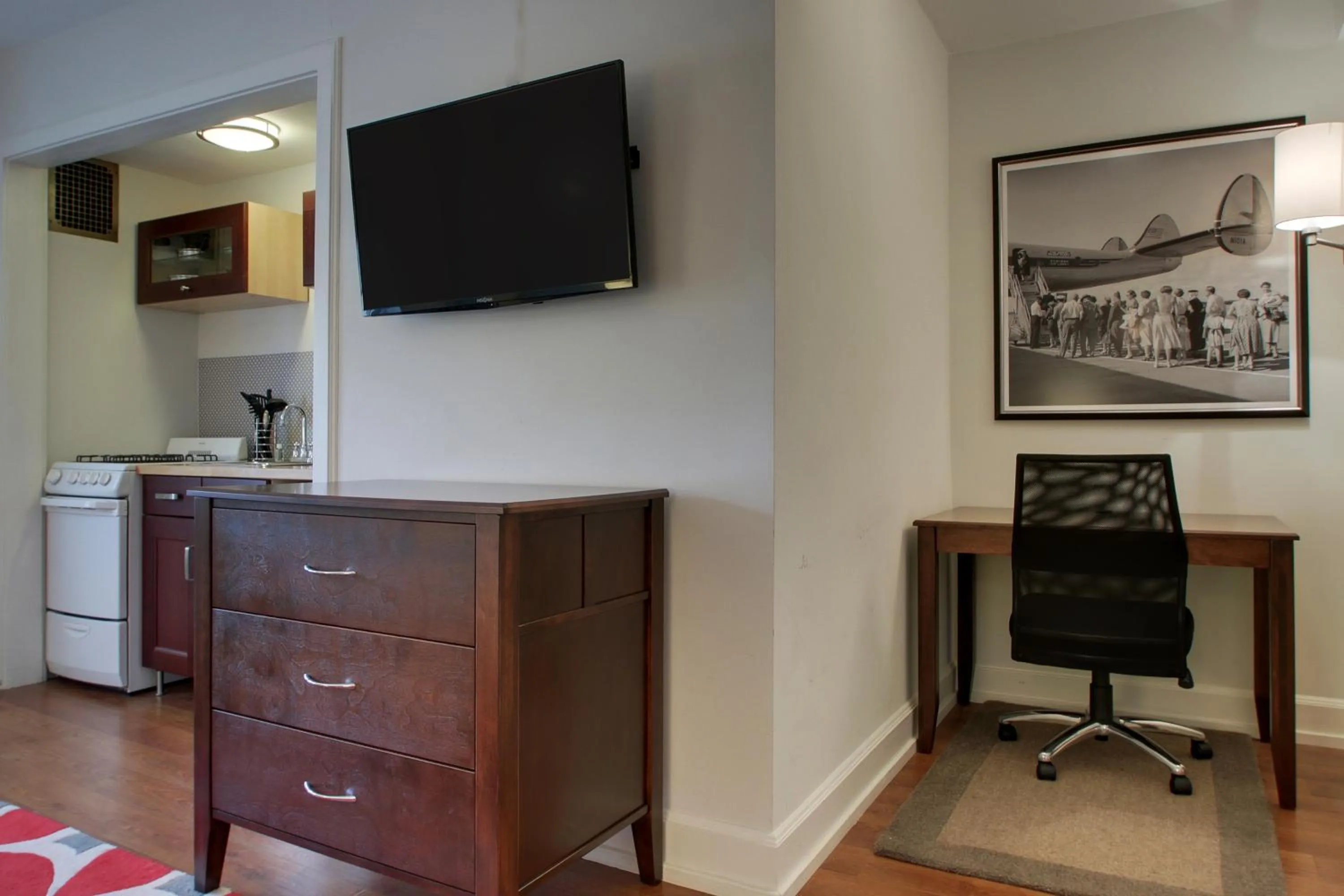 Knickerbocker on the Lake