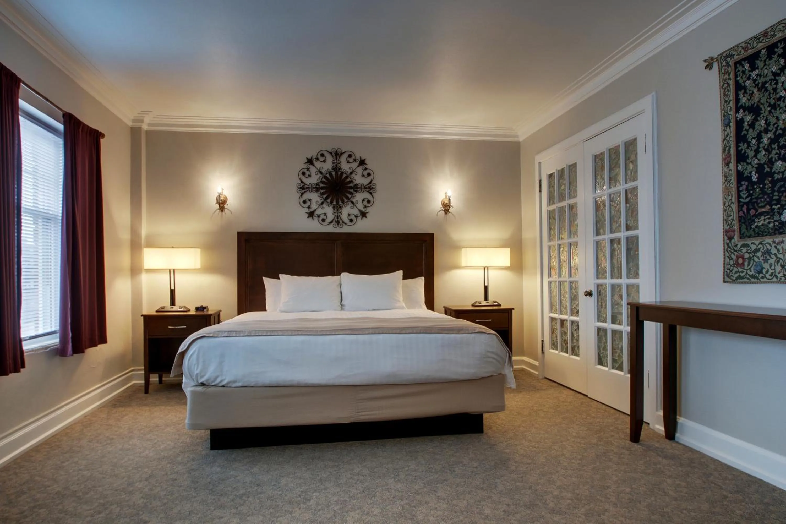 Bed in Knickerbocker on the Lake