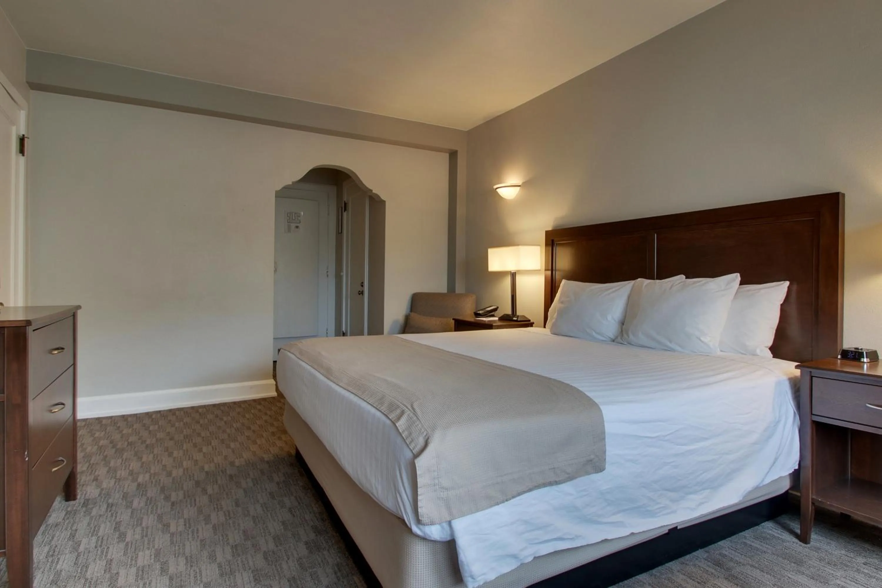 Bed in Knickerbocker on the Lake