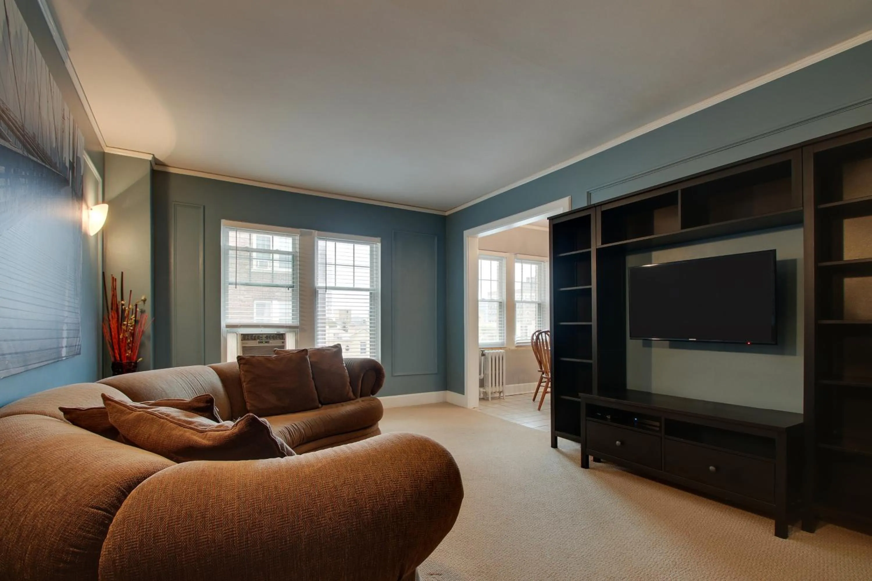 Knickerbocker on the Lake