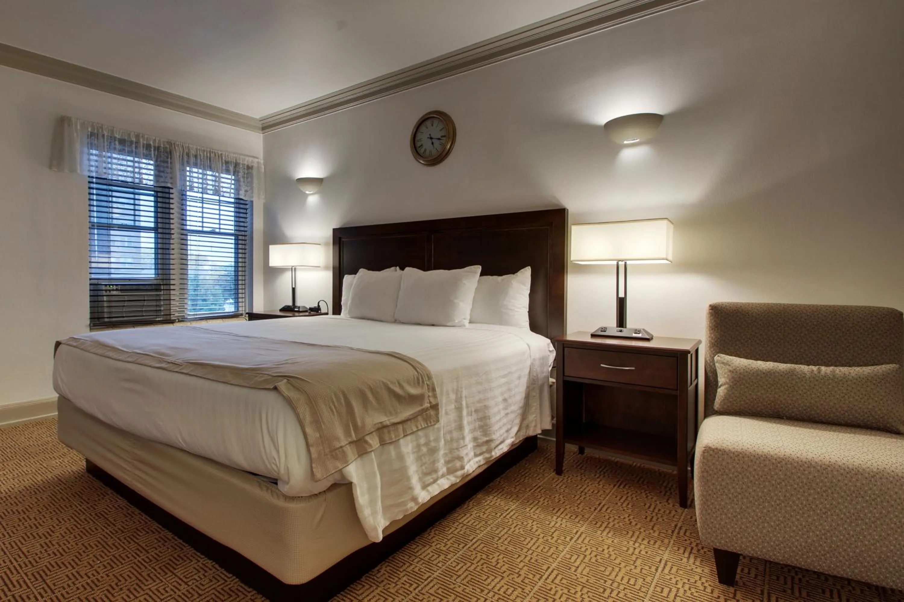 Bed in Knickerbocker on the Lake