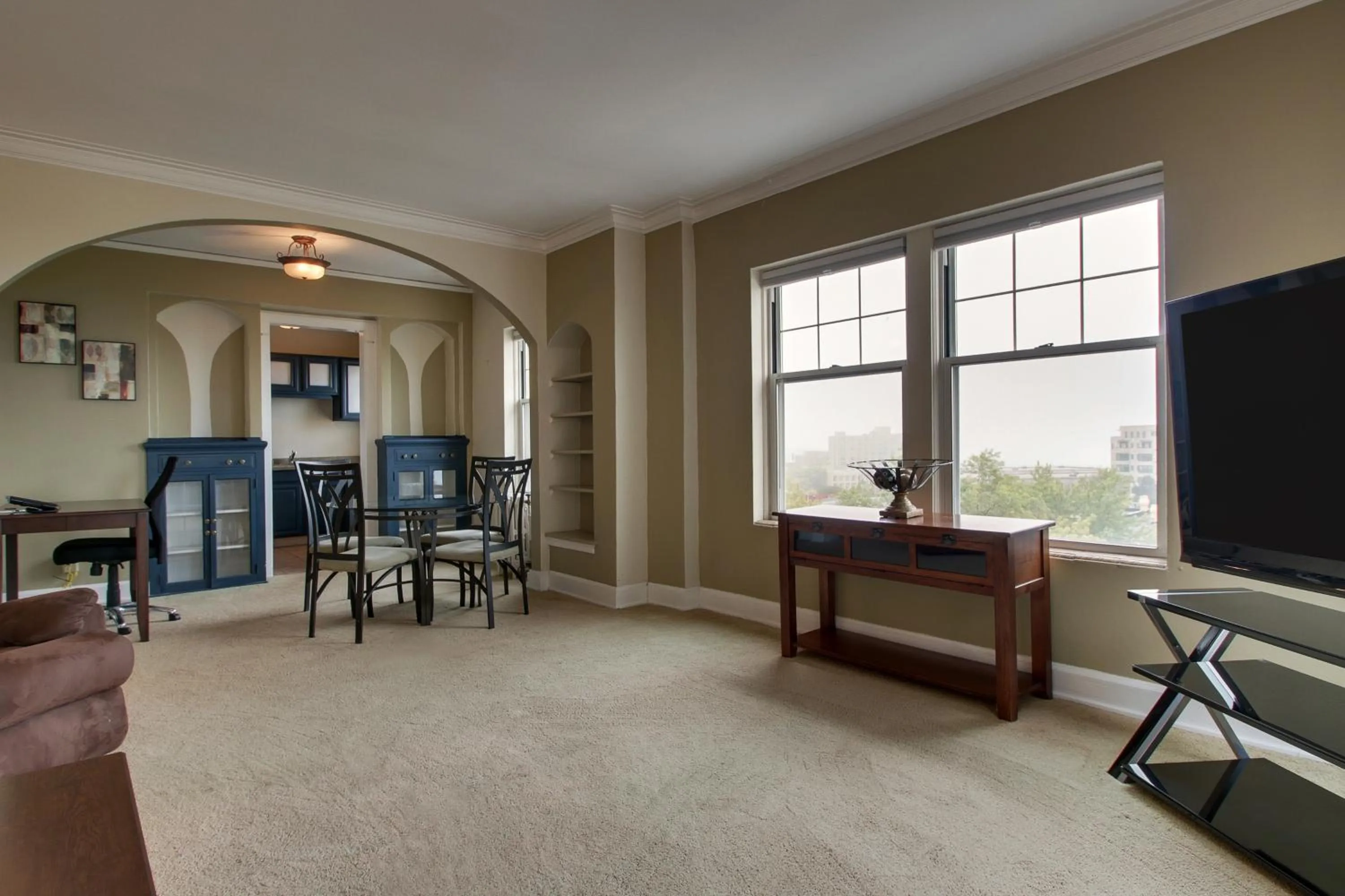 Knickerbocker on the Lake