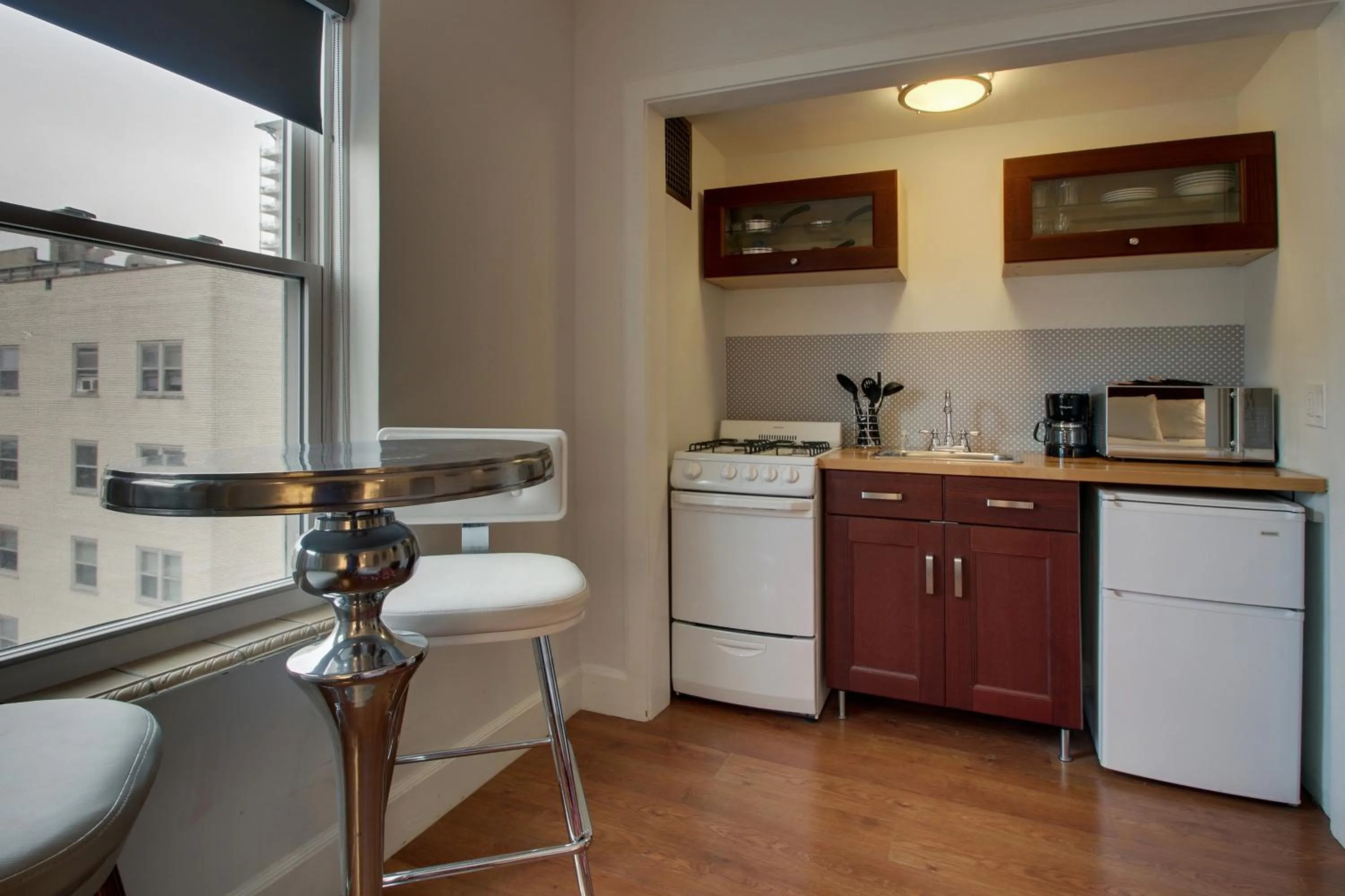 Knickerbocker on the Lake