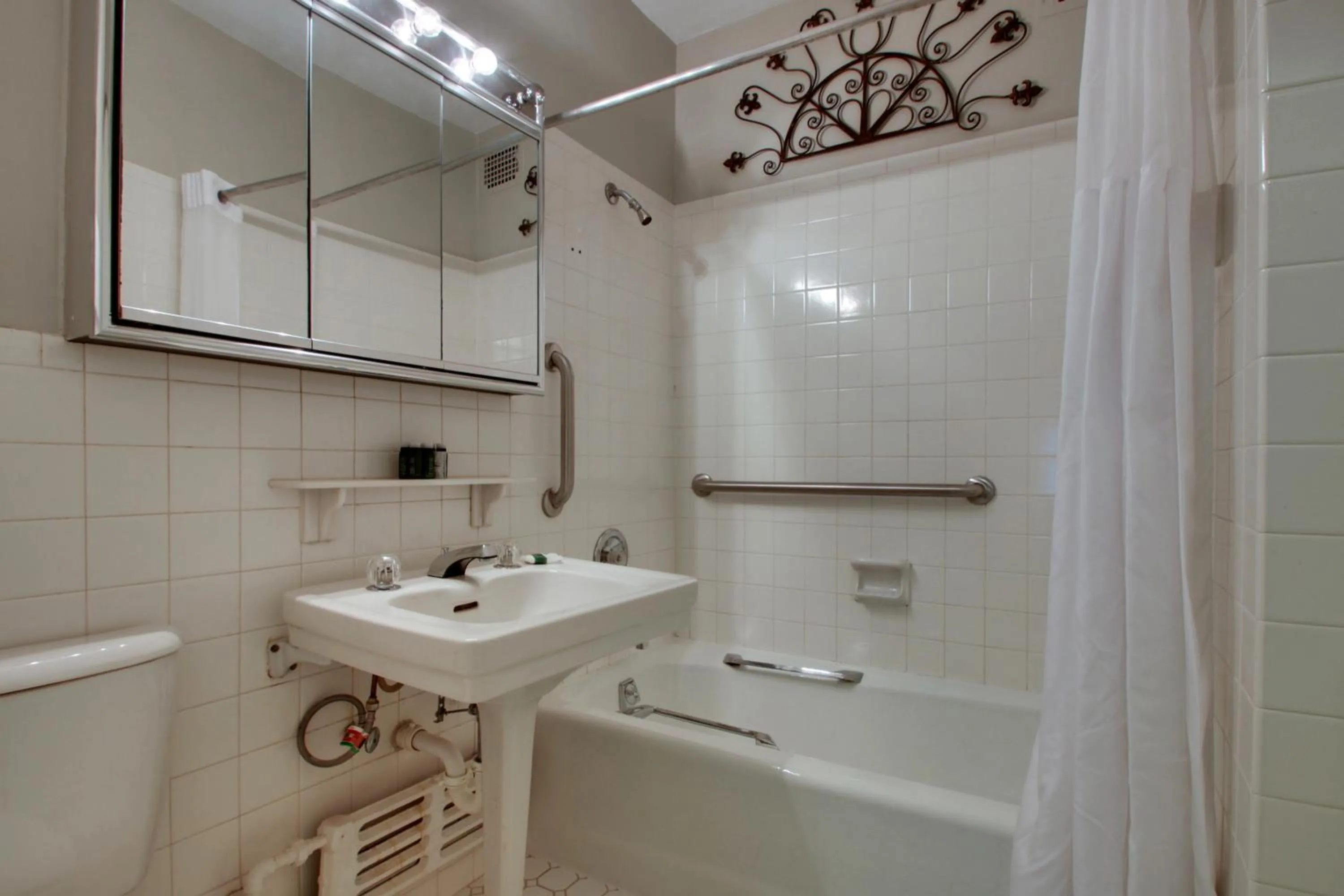 Knickerbocker on the Lake