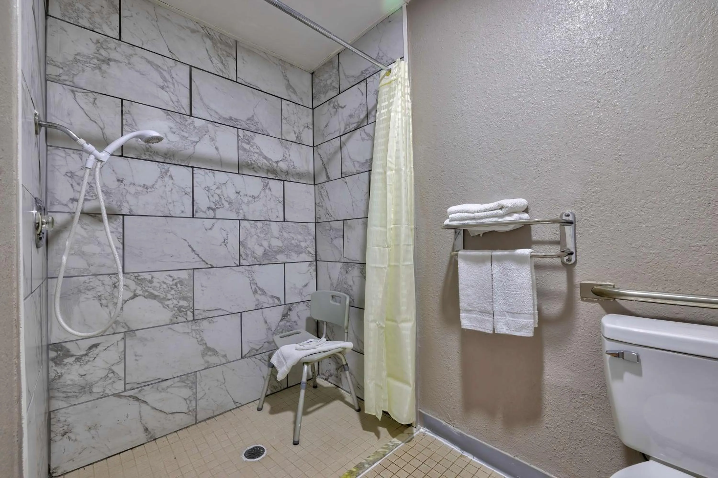 Bathroom in Motel 6 Little Rock AR South