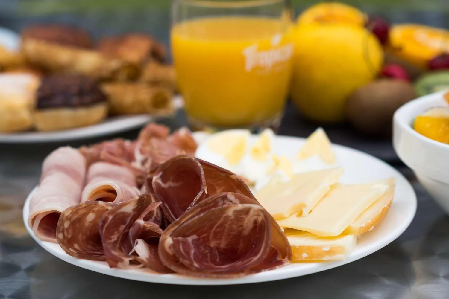Buffet breakfast in The Originals Access, Hôtel Foix