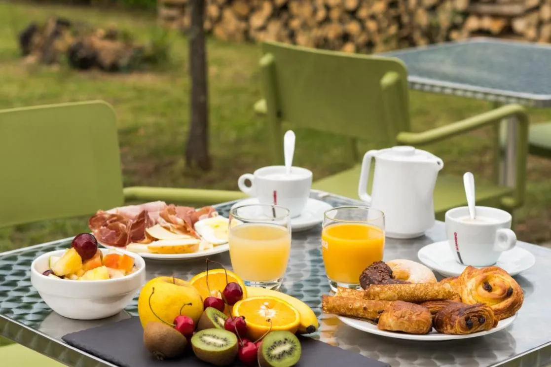 Continental breakfast in The Originals Access, Hôtel Foix