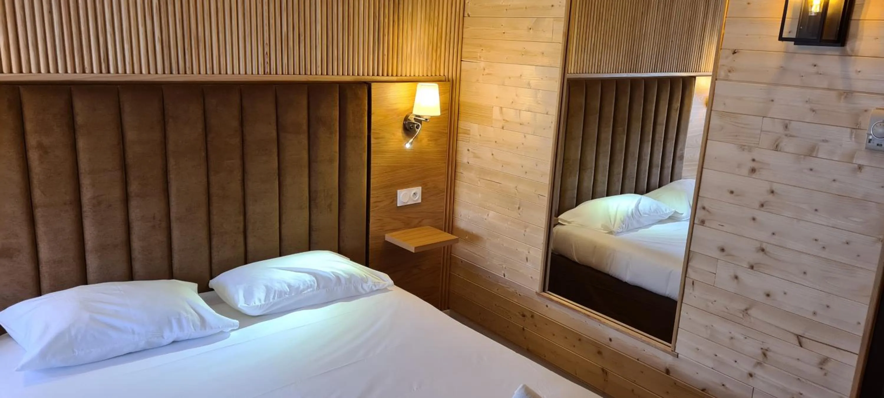 Bedroom, Bed in The Originals Access, Hôtel Foix