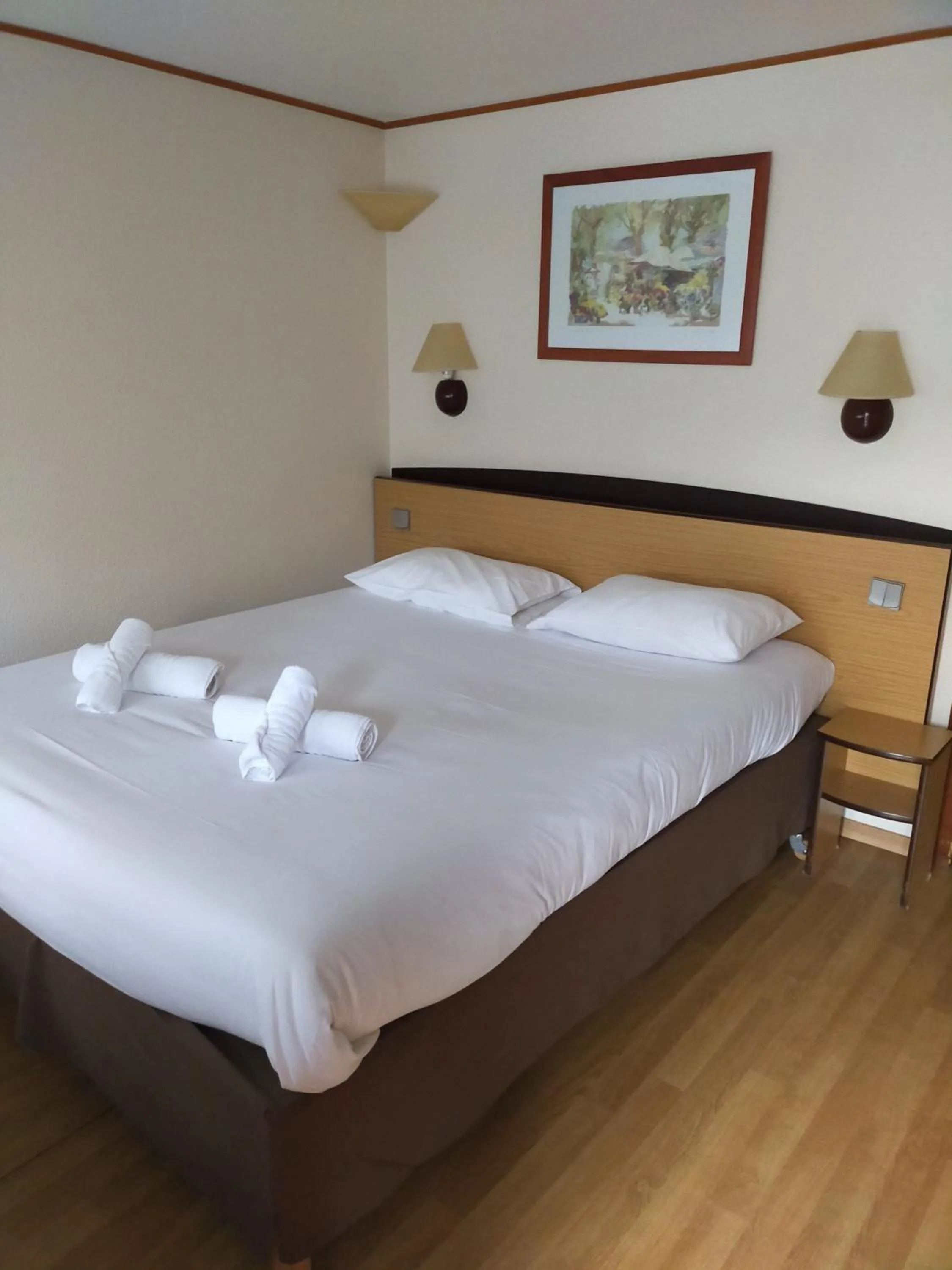 Photo of the whole room, Bed in The Originals Access, Hôtel Foix