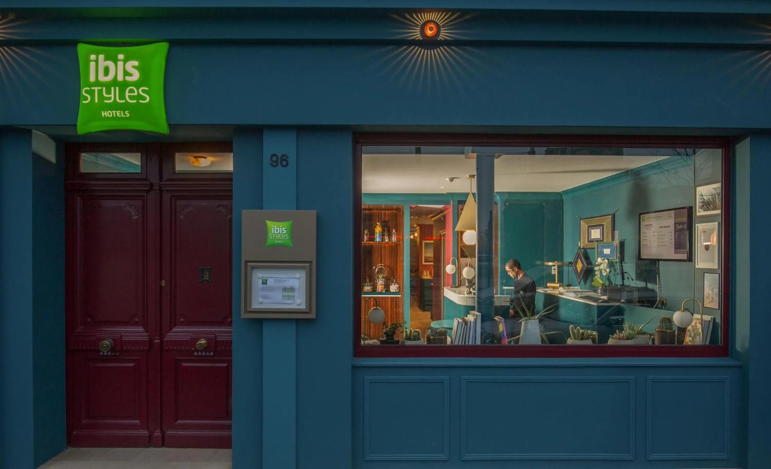 Facade/entrance in ibis Styles Paris Nation Cours de Vincennes