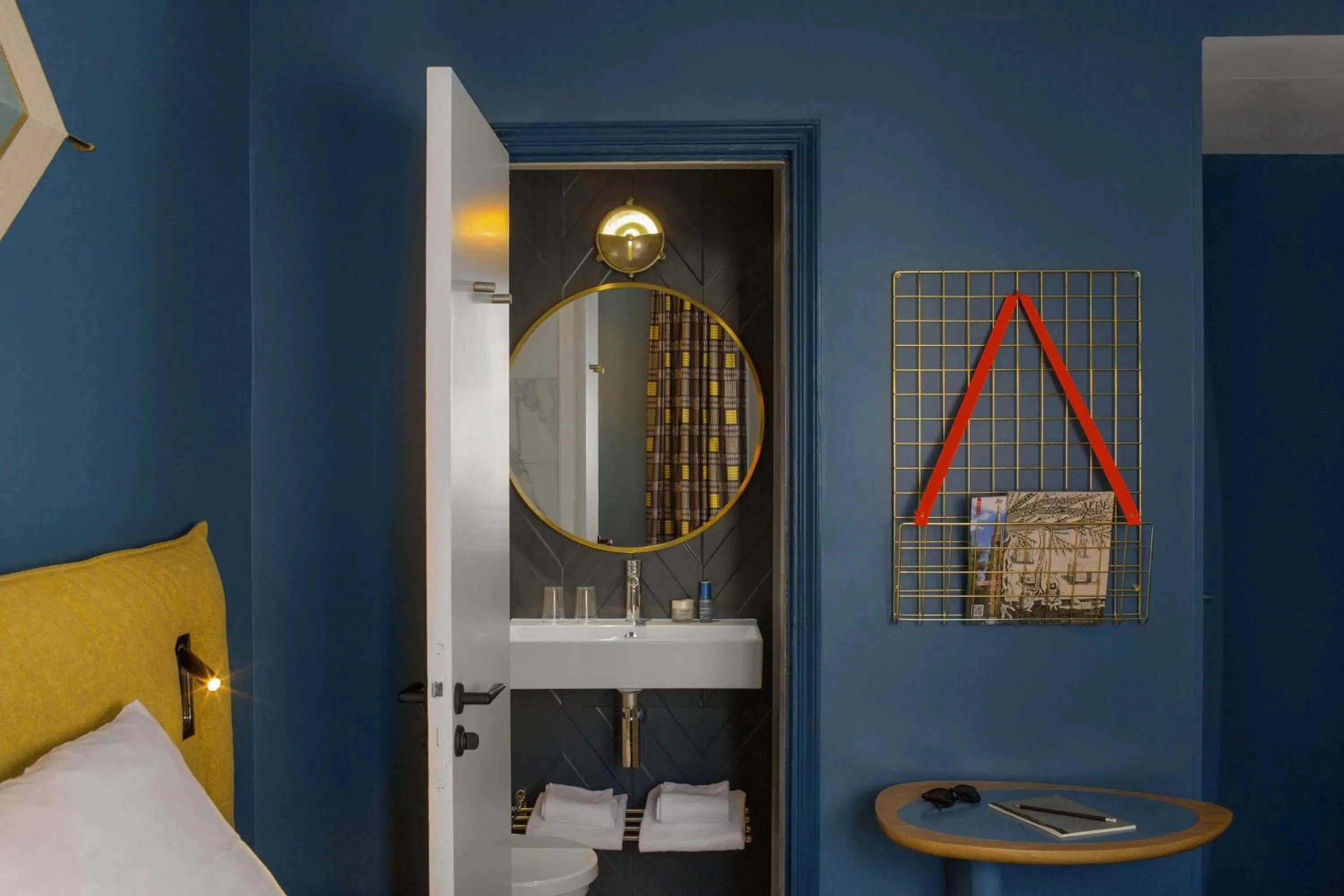 Seating area, Bed in ibis Styles Paris Nation Cours de Vincennes