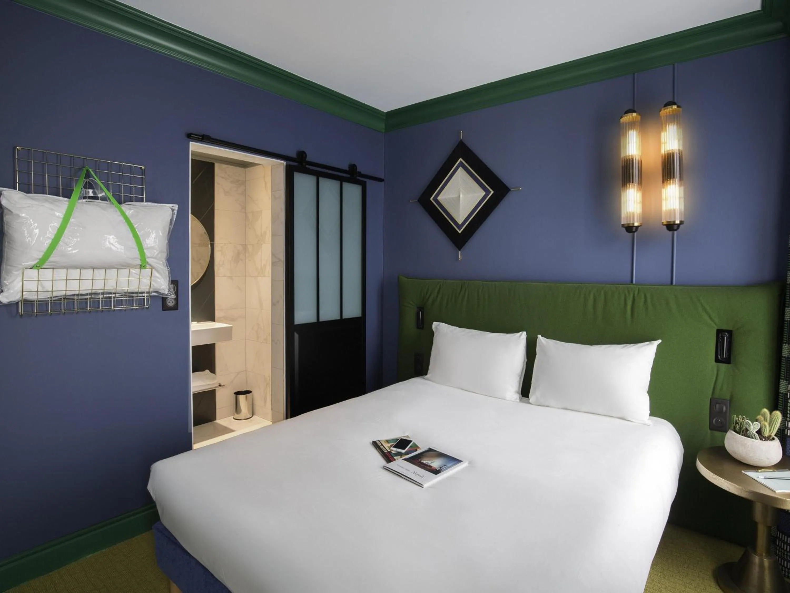 Bedroom, Bed in ibis Styles Paris Nation Cours de Vincennes