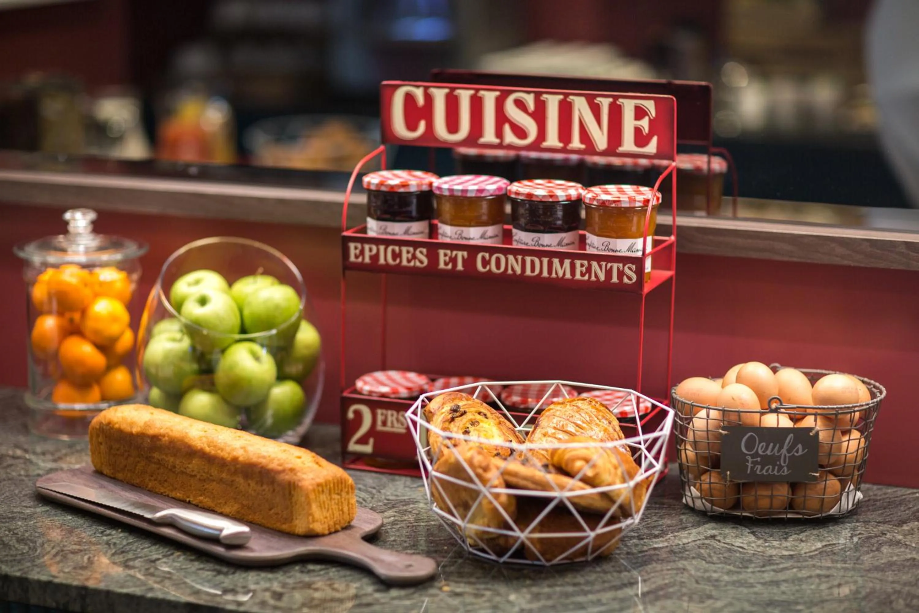 Communal kitchen in ibis Styles Paris Nation Cours de Vincennes