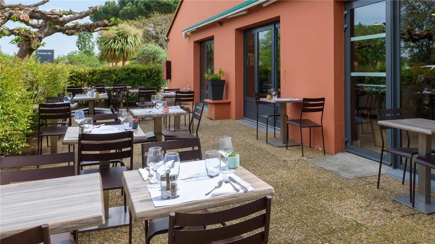 Patio in Campanile NATURE - Toulouse Nord L'Union