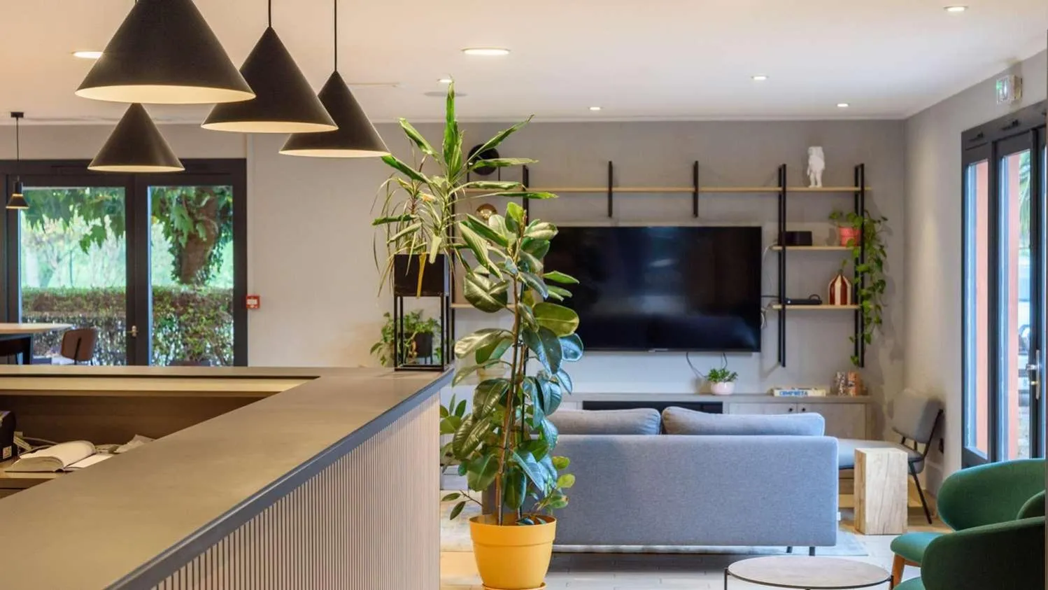 Lobby or reception in Campanile NATURE - Toulouse Nord L'Union