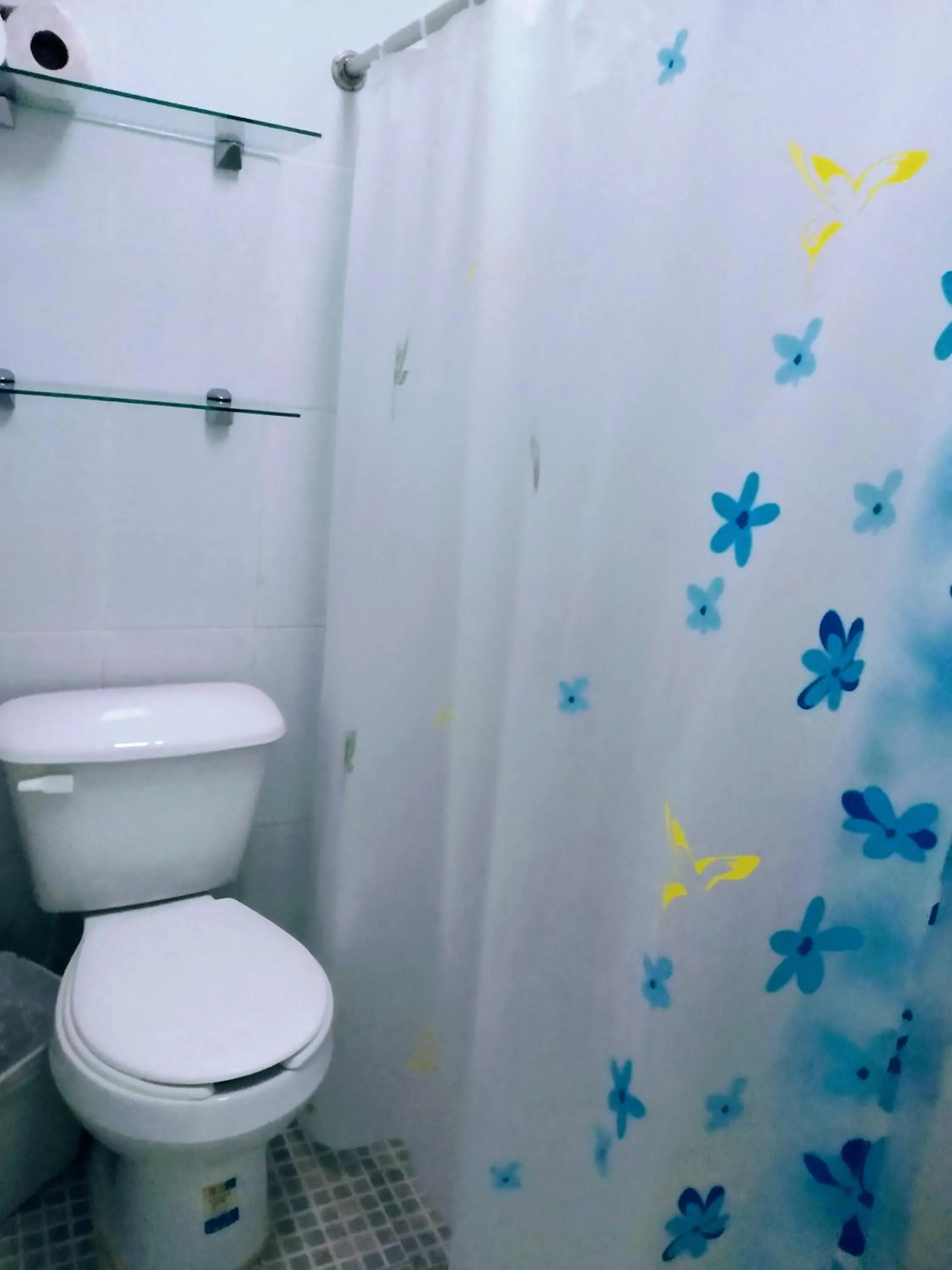 Bathroom in Casa Ixchel - 700m to Downtown, WiFi, Hot Water, AC