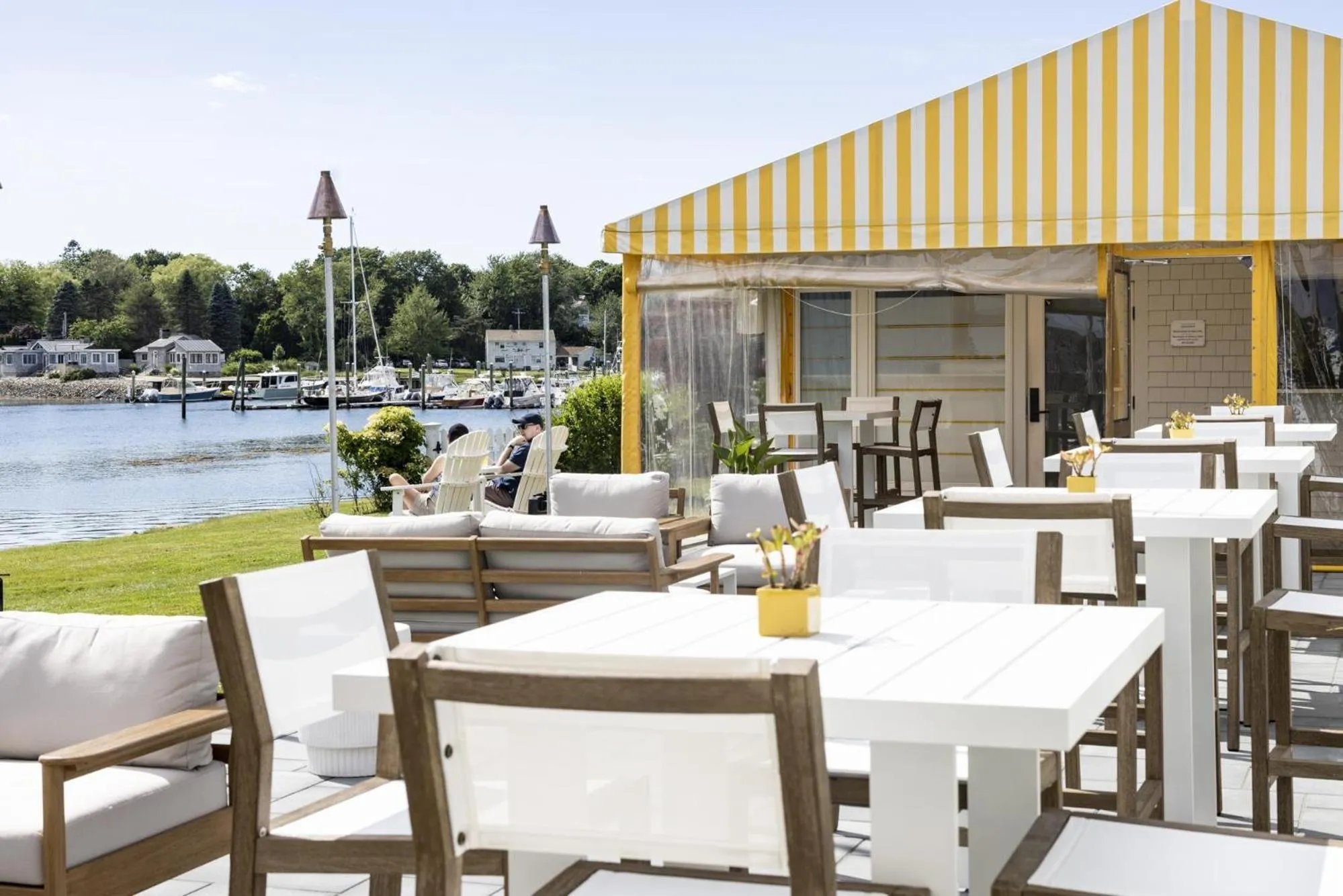 Property building in Yachtsman Lodge & Marina