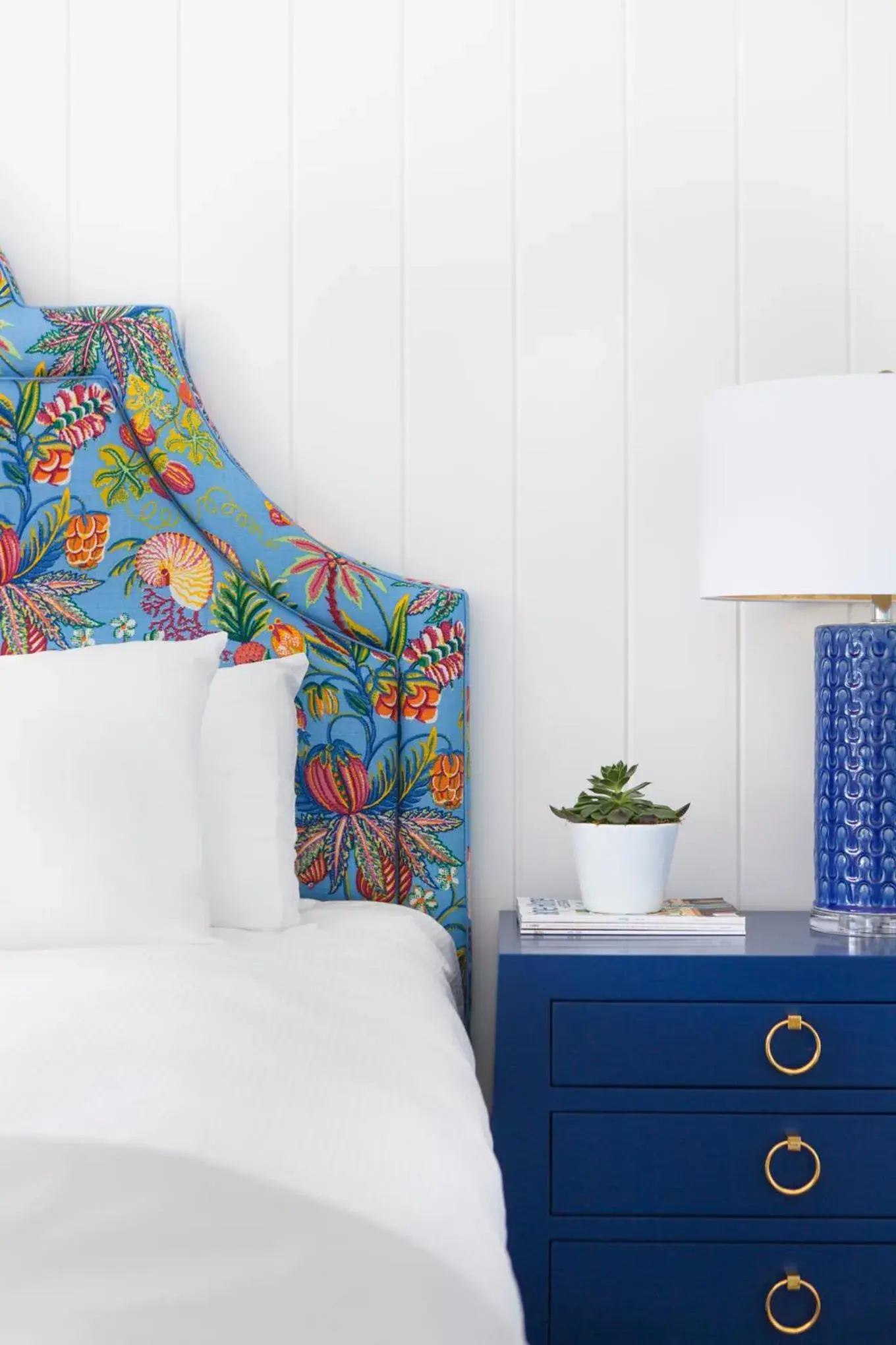 Deluxe King Room in Yachtsman Lodge & Marina Deluxe King Room in Yachtsman Lodge & Marina