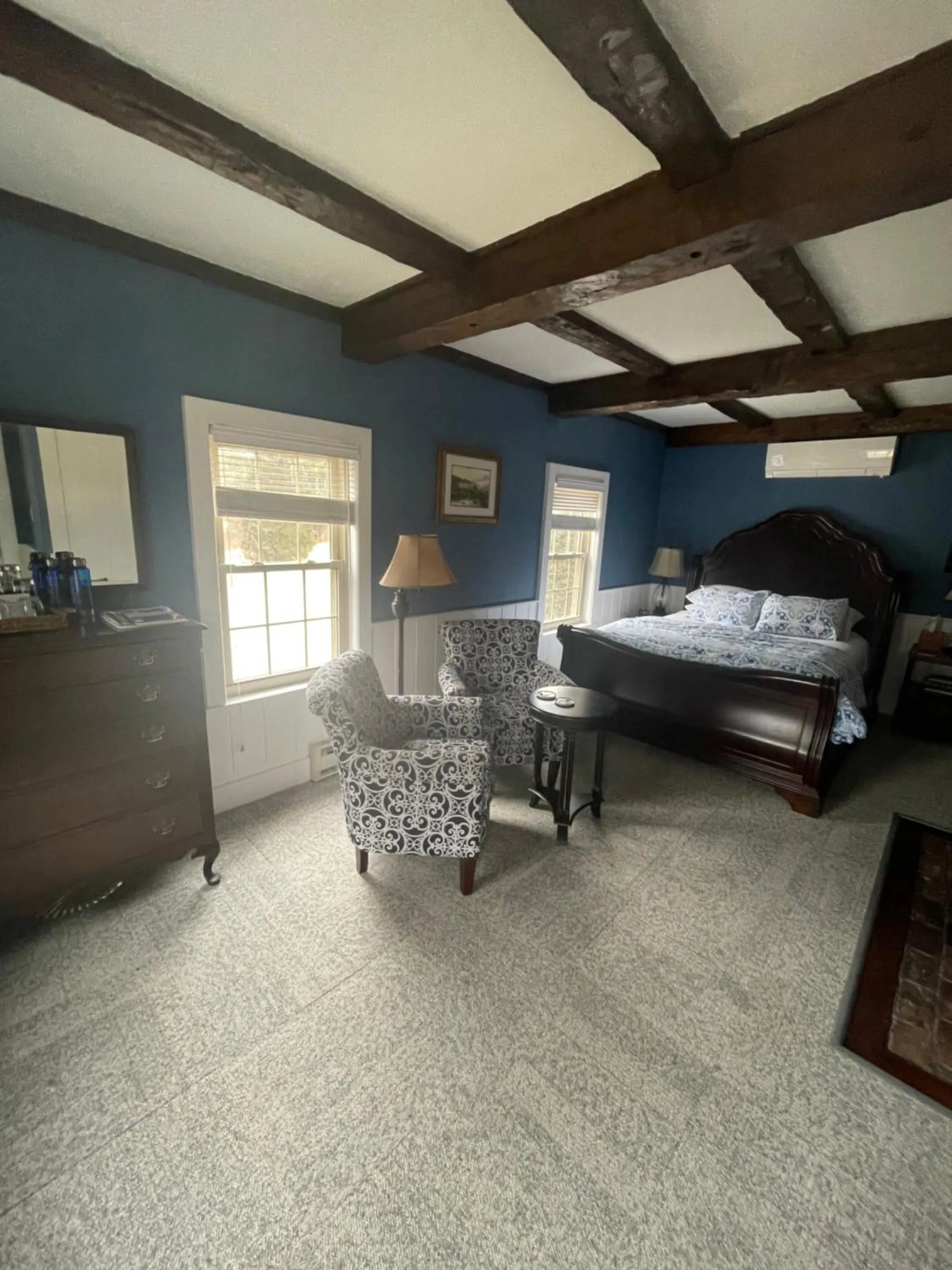 Bed in 1802 House Bed & Breakfast