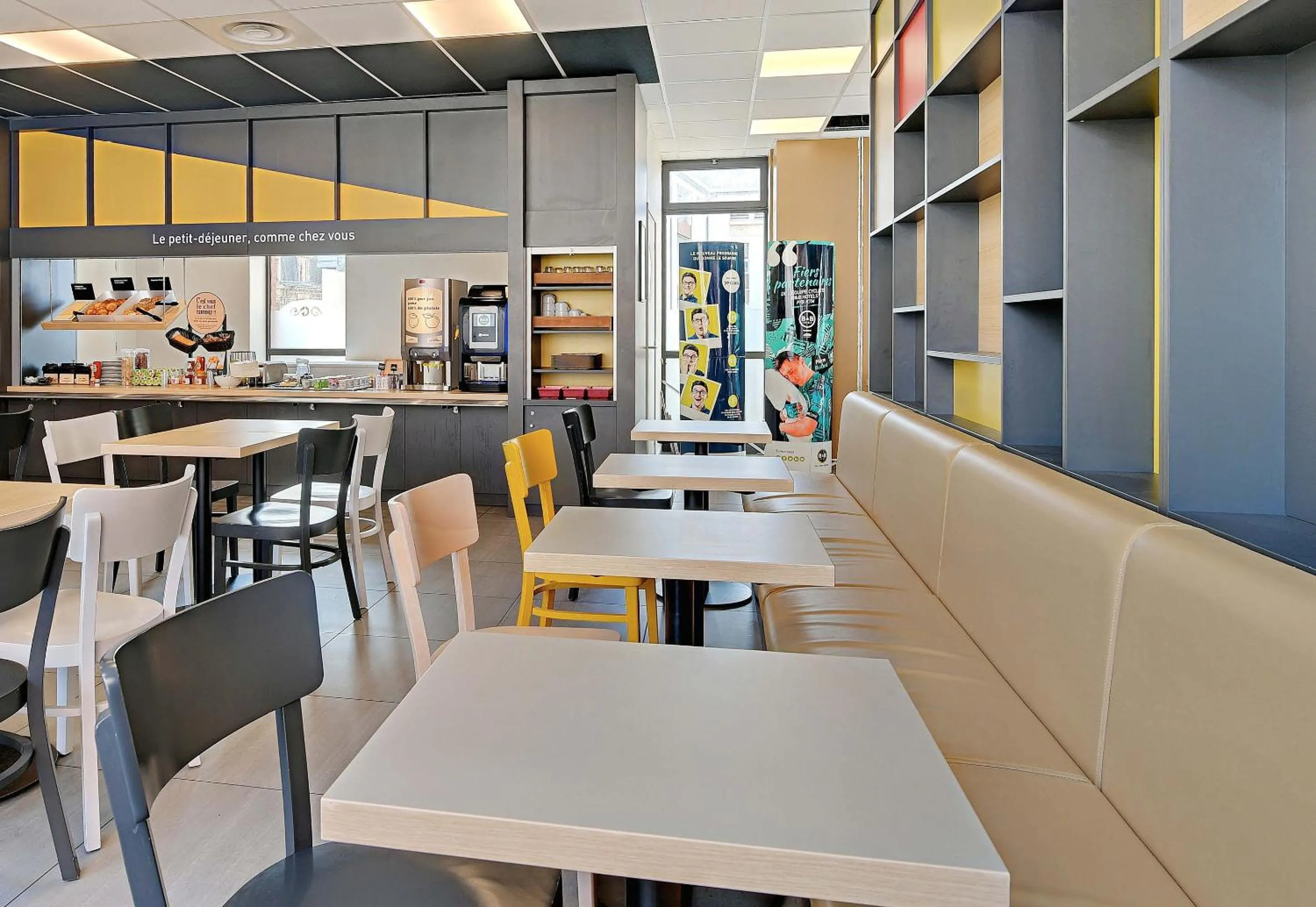 Restaurant/places to eat in B&B HOTEL le Mans Centre