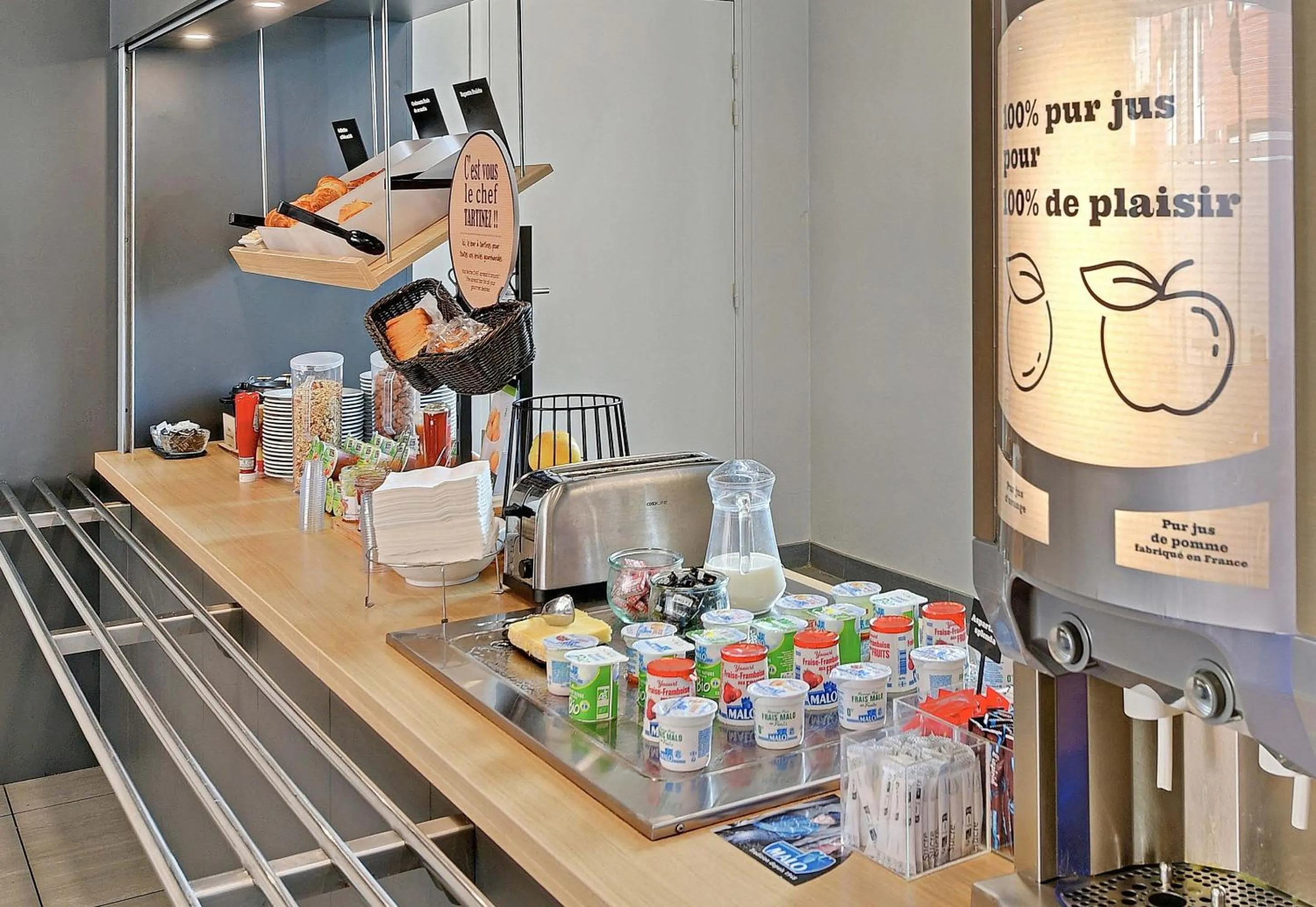 Breakfast in B&B HOTEL le Mans Centre