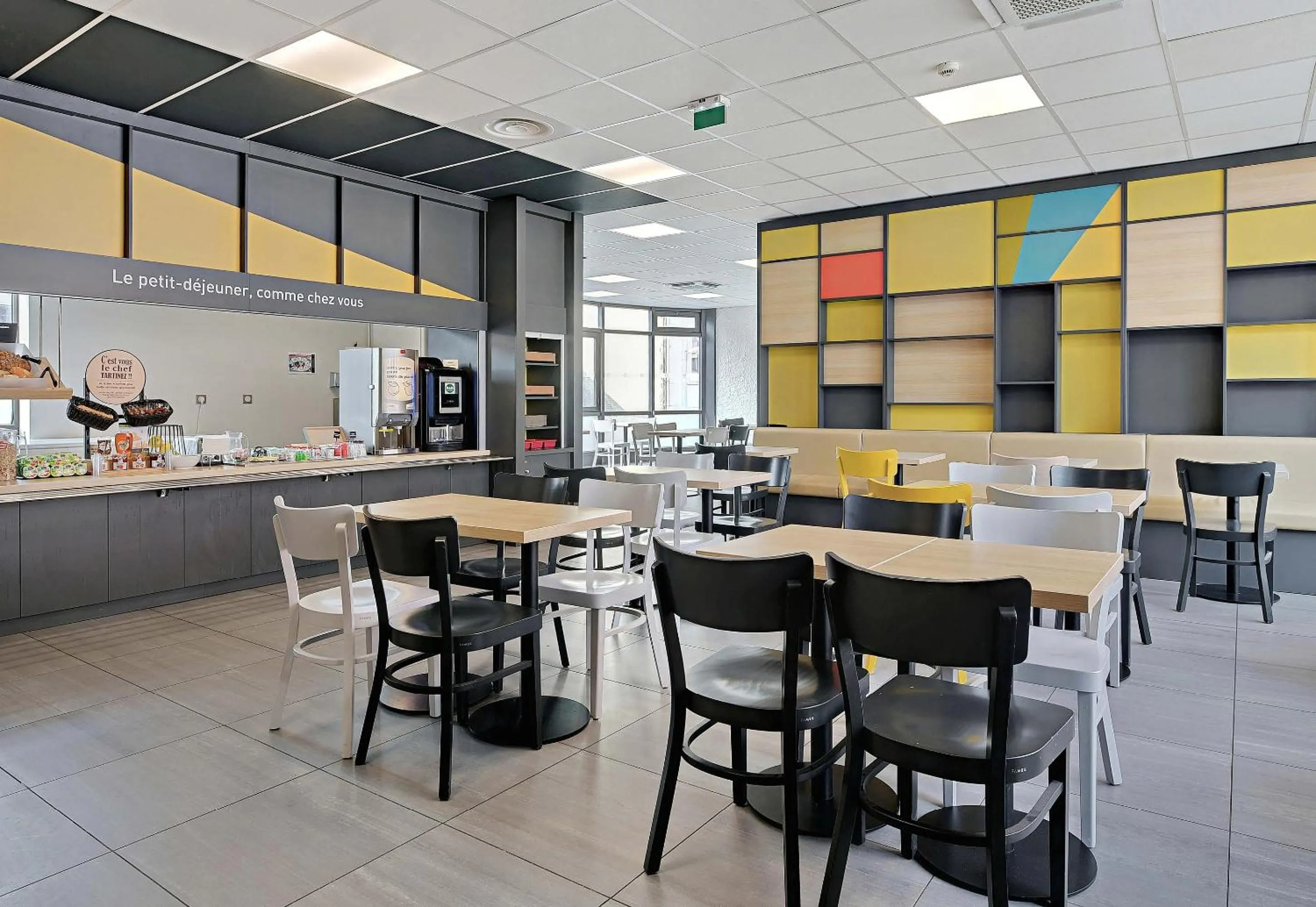 Restaurant/places to eat in B&B HOTEL le Mans Centre