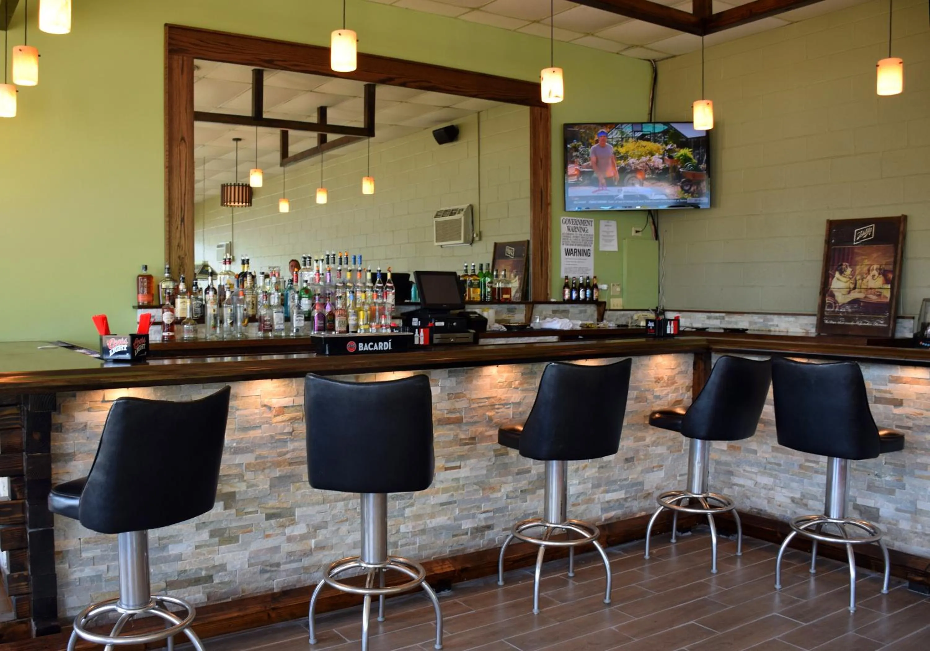 Property building in Scotty's Lakeside Resort